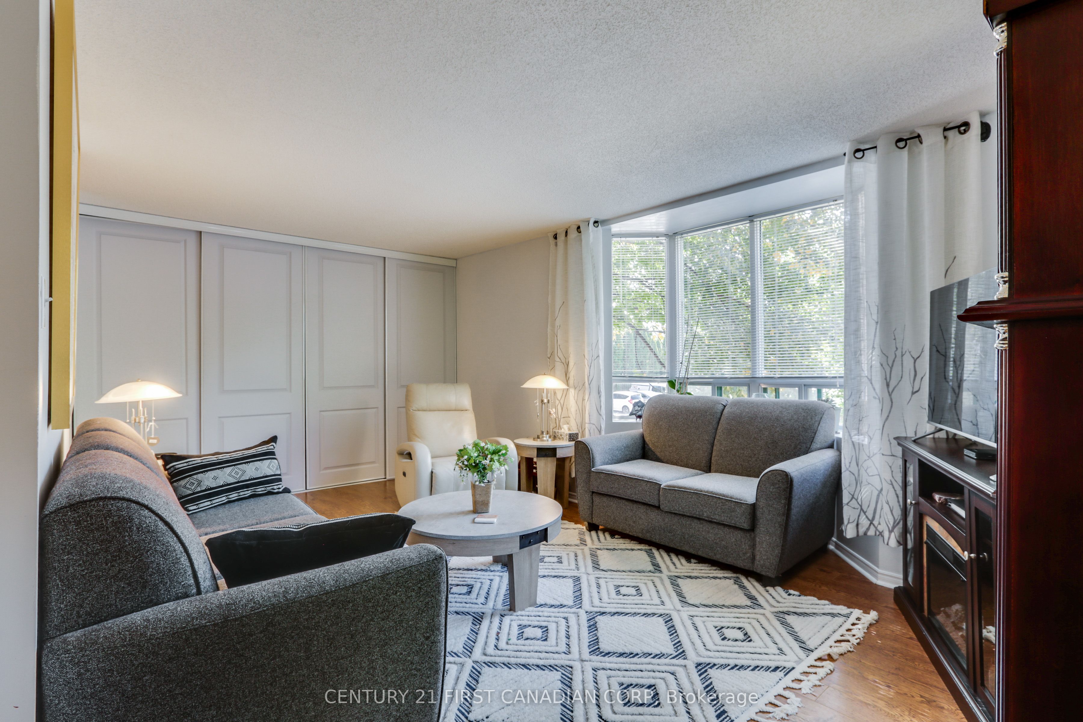 76 Base Line Road W 201 Property Photo 18