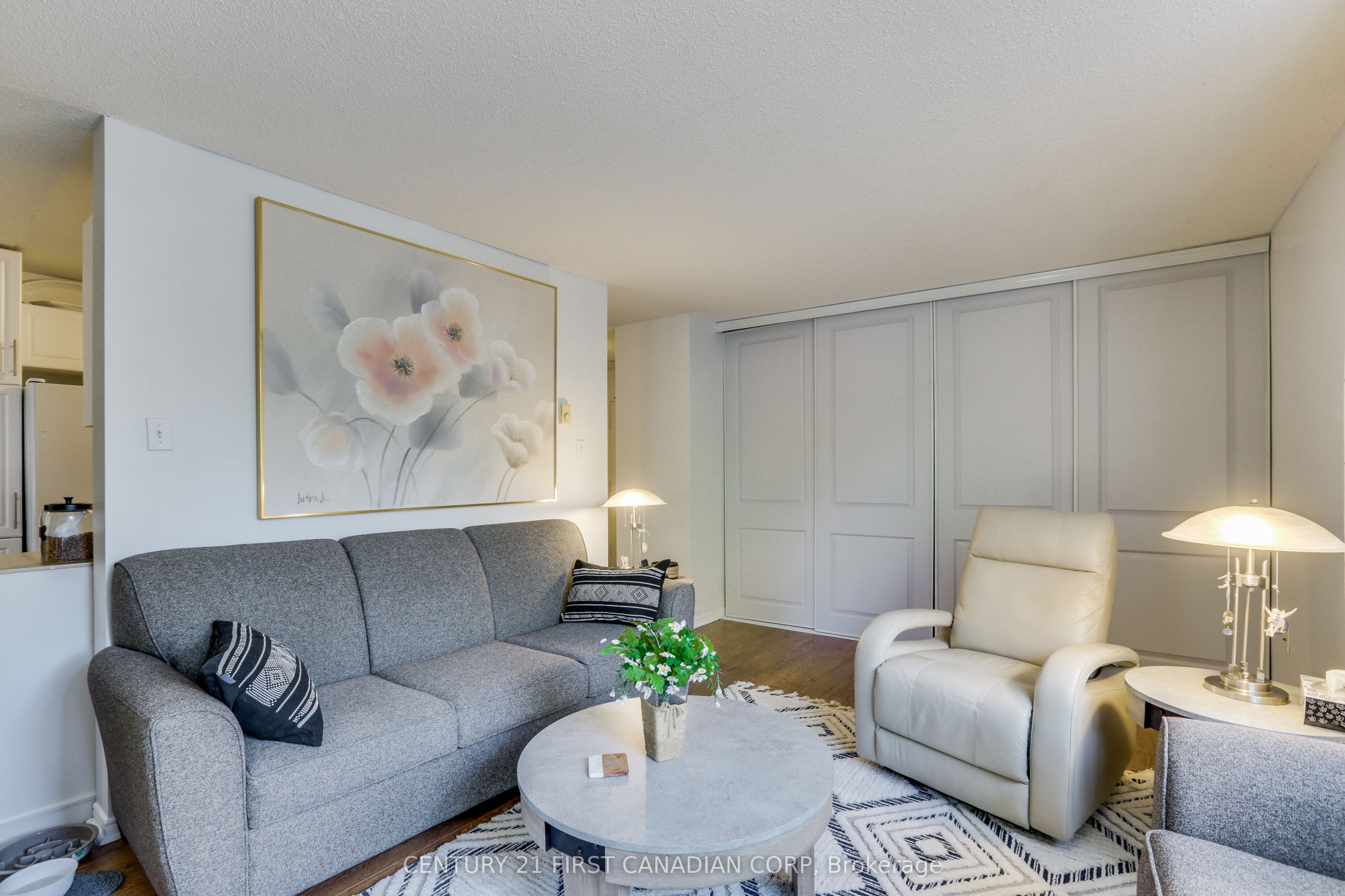 76 Base Line Road W 201 Property Photo 19