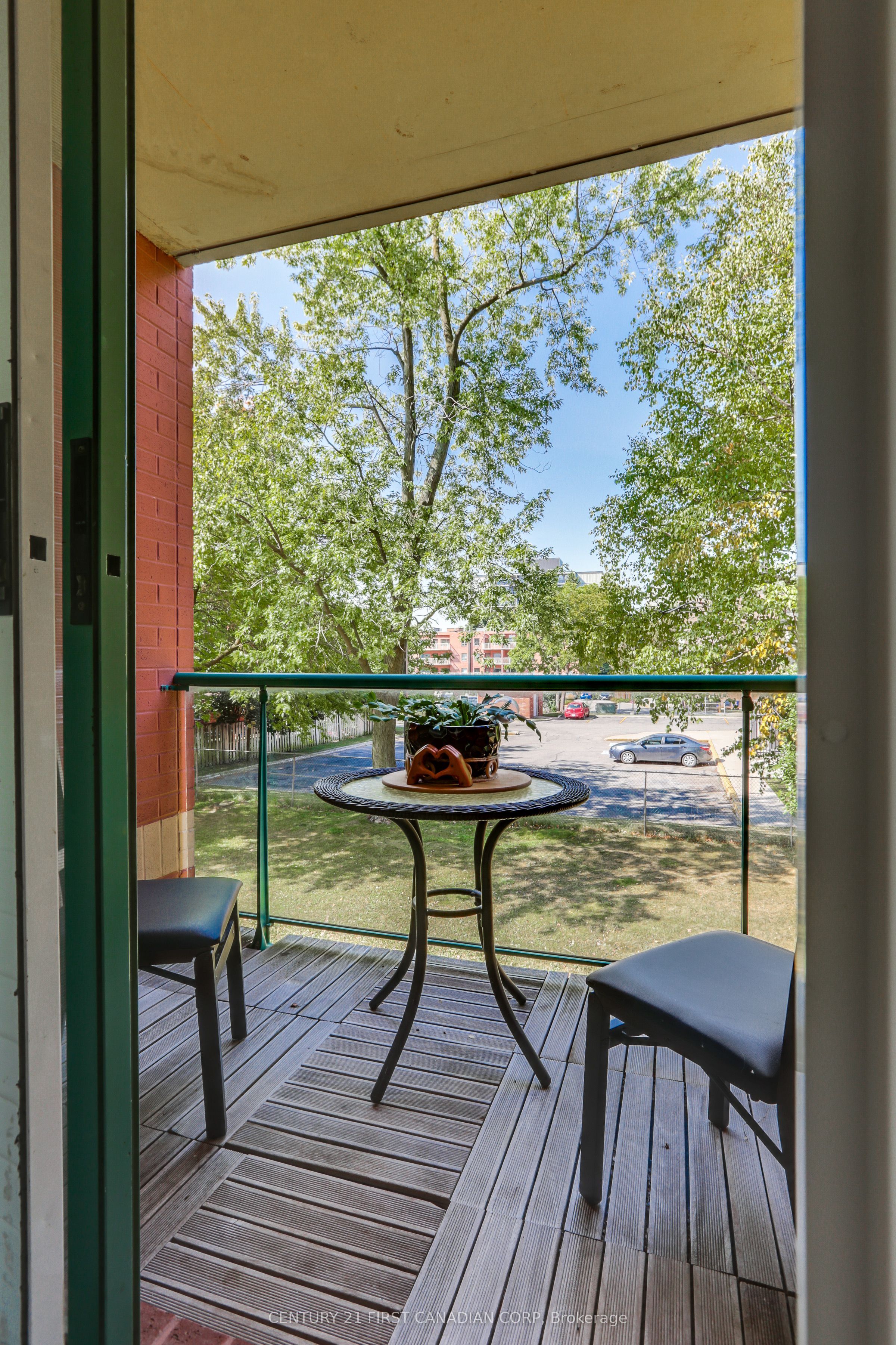 76 Base Line Road W 201 Property Photo 22