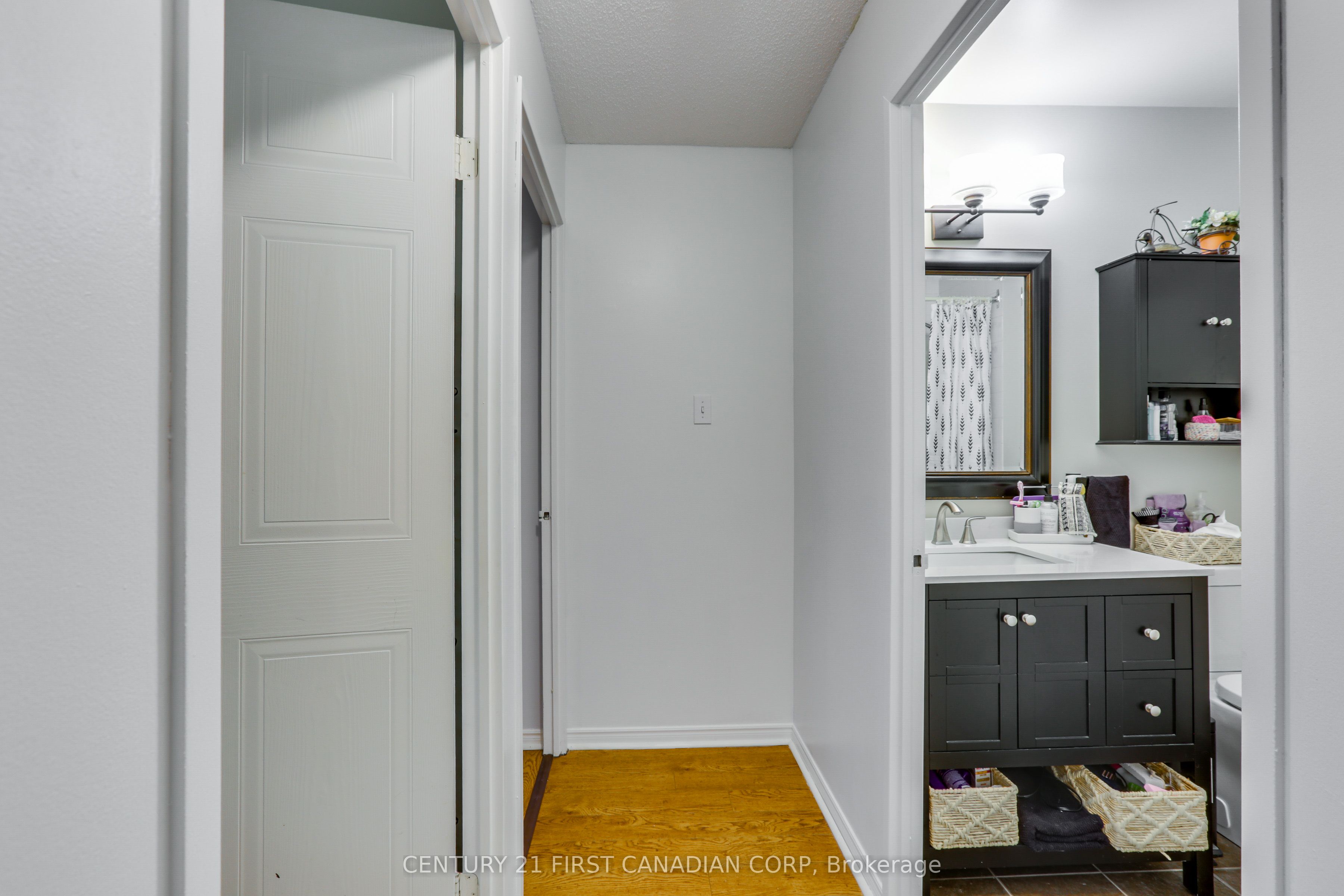 76 Base Line Road W 201 Property Photo 24