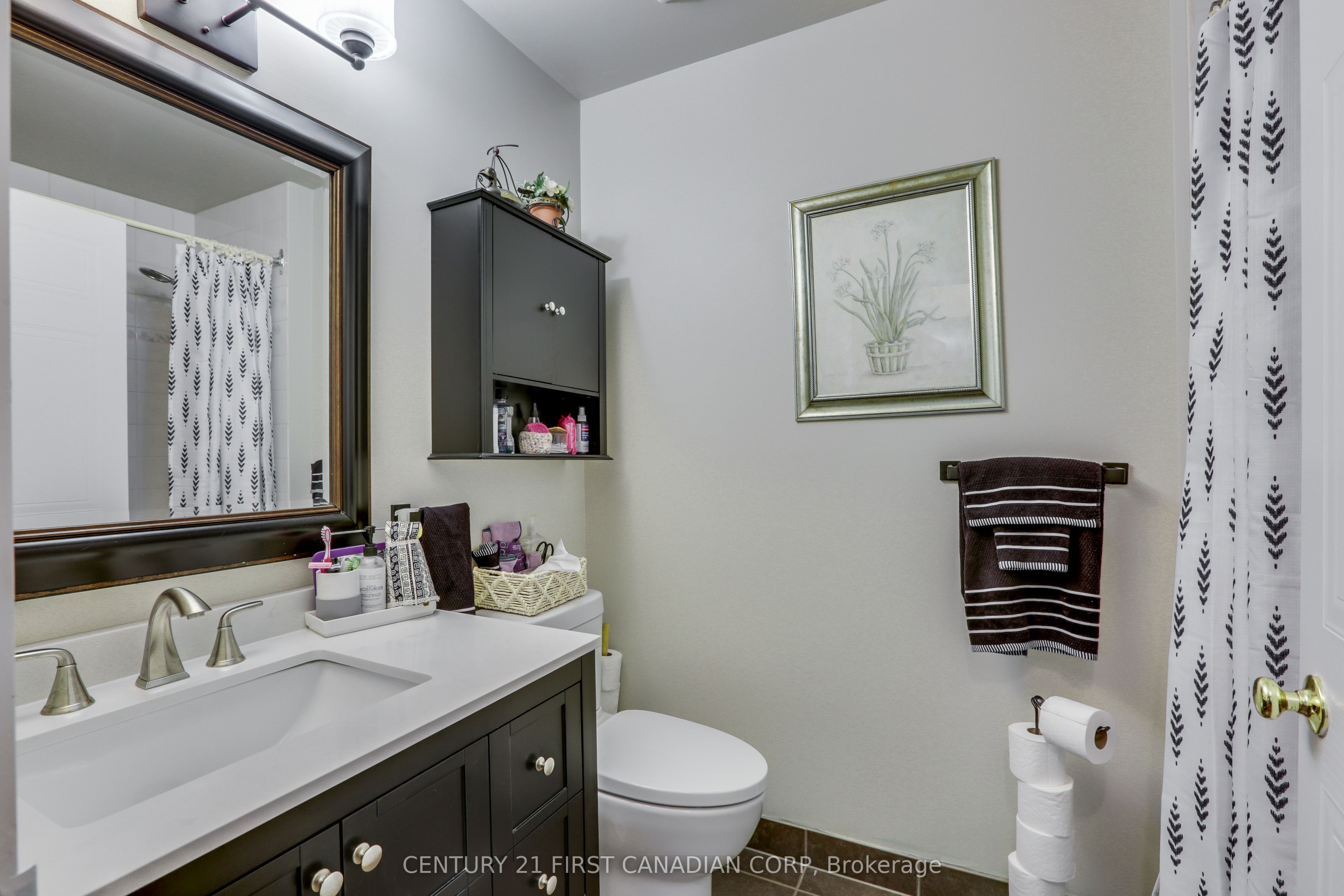 76 Base Line Road W 201 Property Photo 25