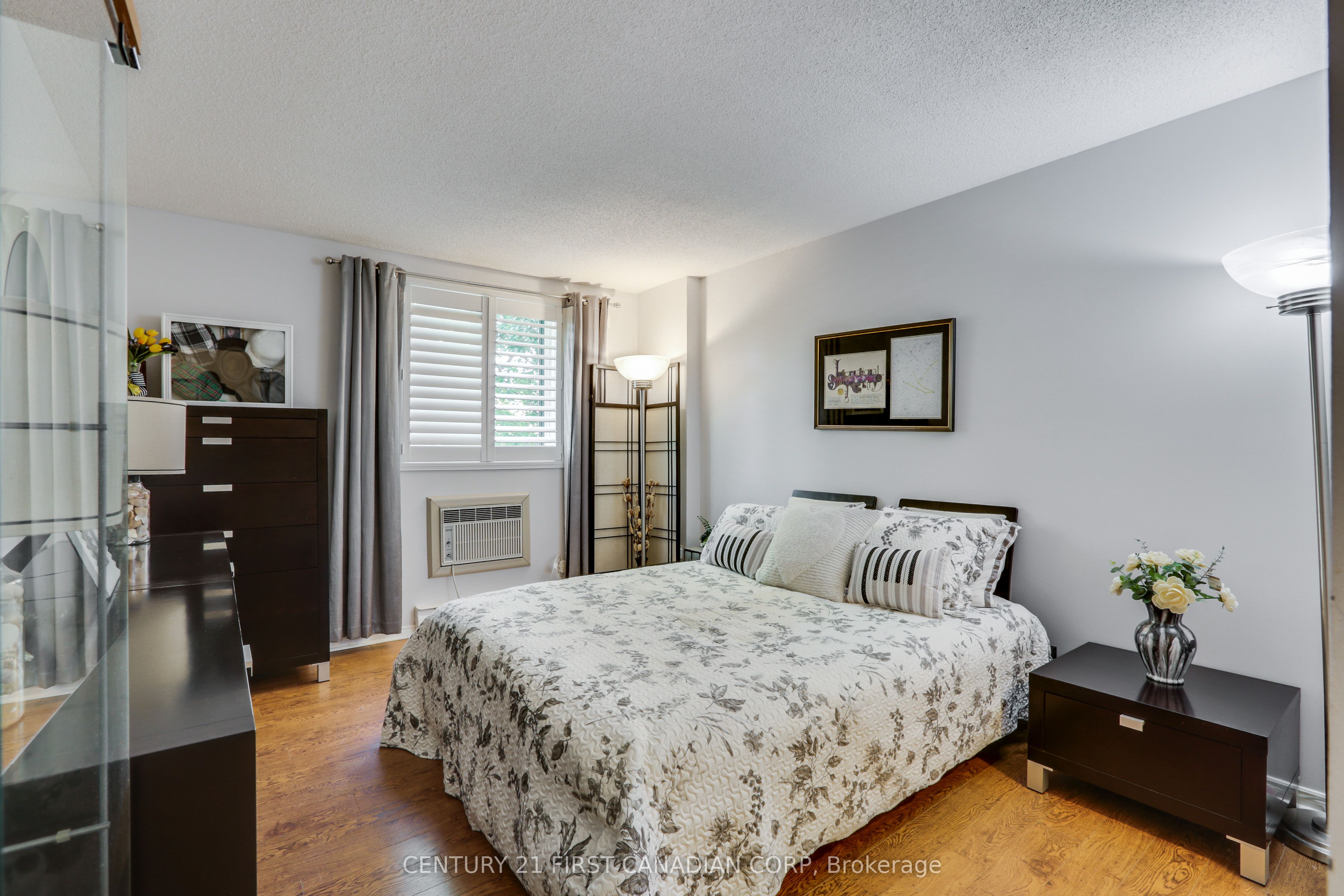 76 Base Line Road W 201 Property Photo 27