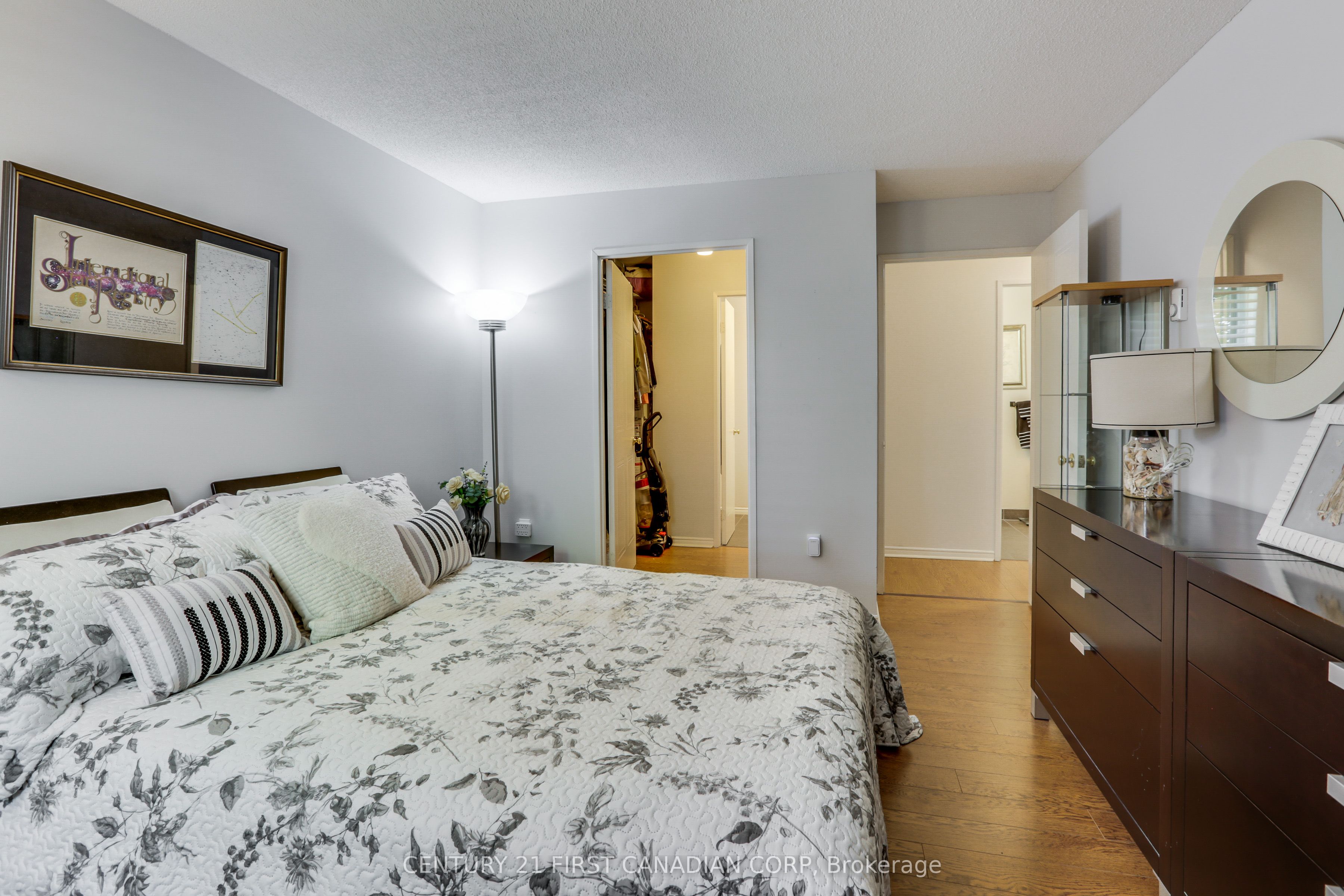 76 Base Line Road W 201 Property Photo 28