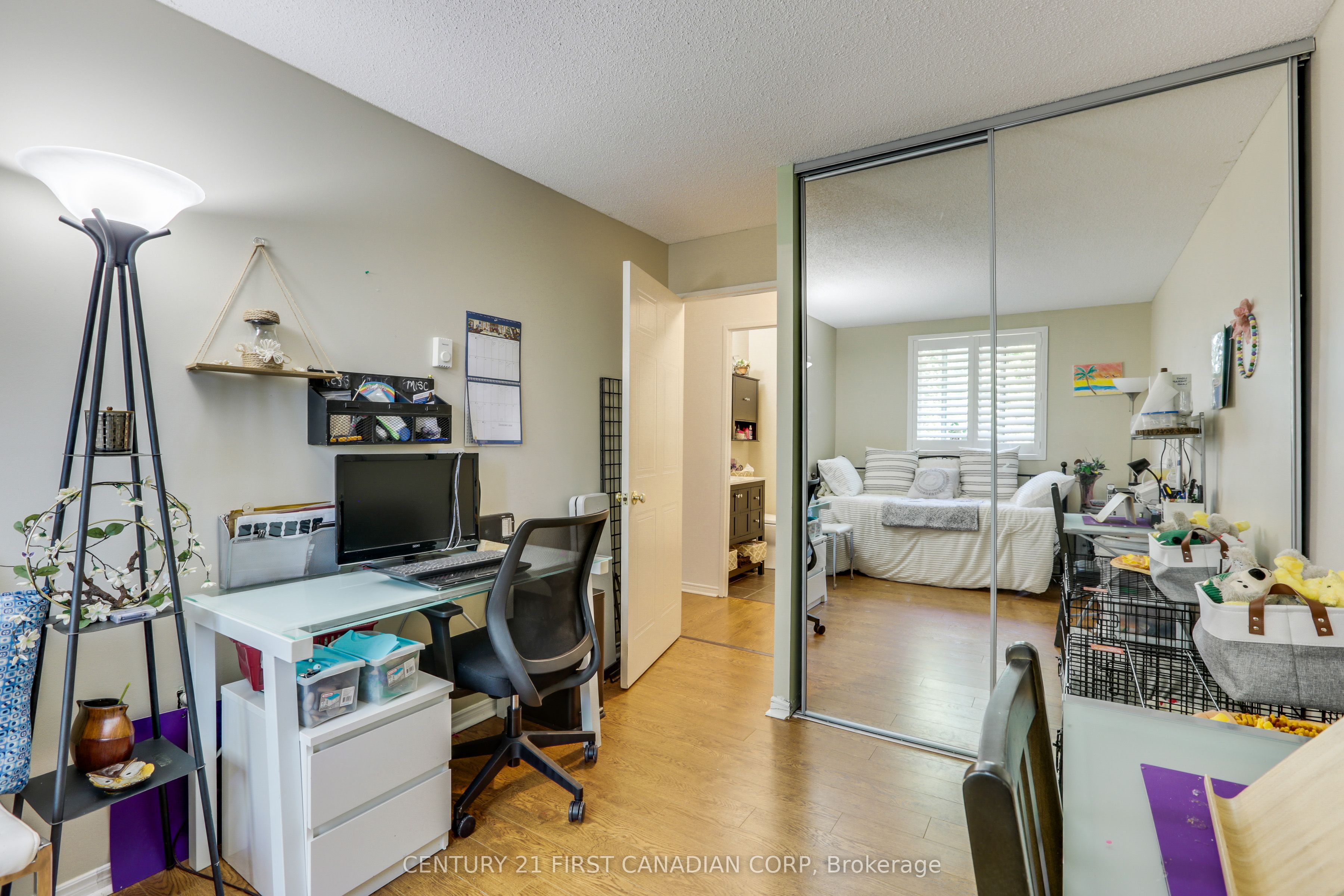 76 Base Line Road W 201 Property Photo 32