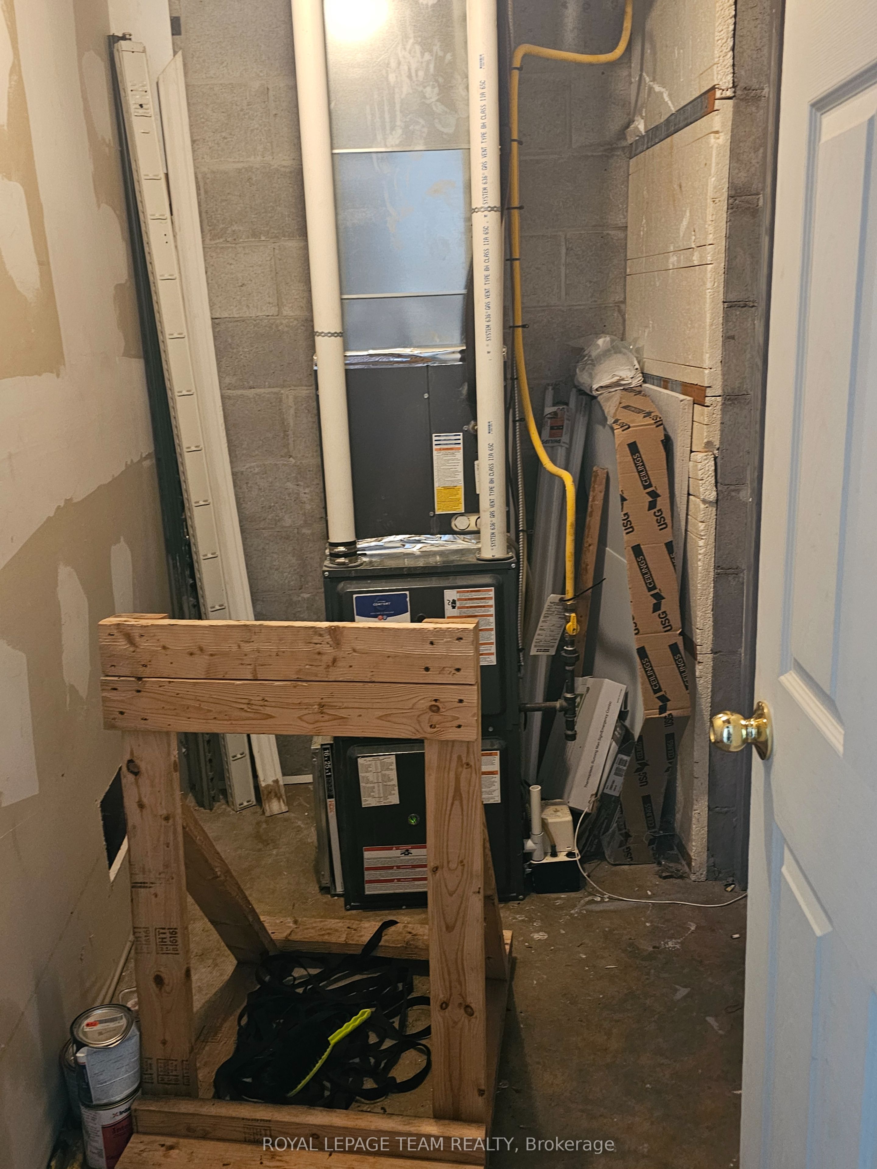 2858 Munster Road 6 Property Photo 3