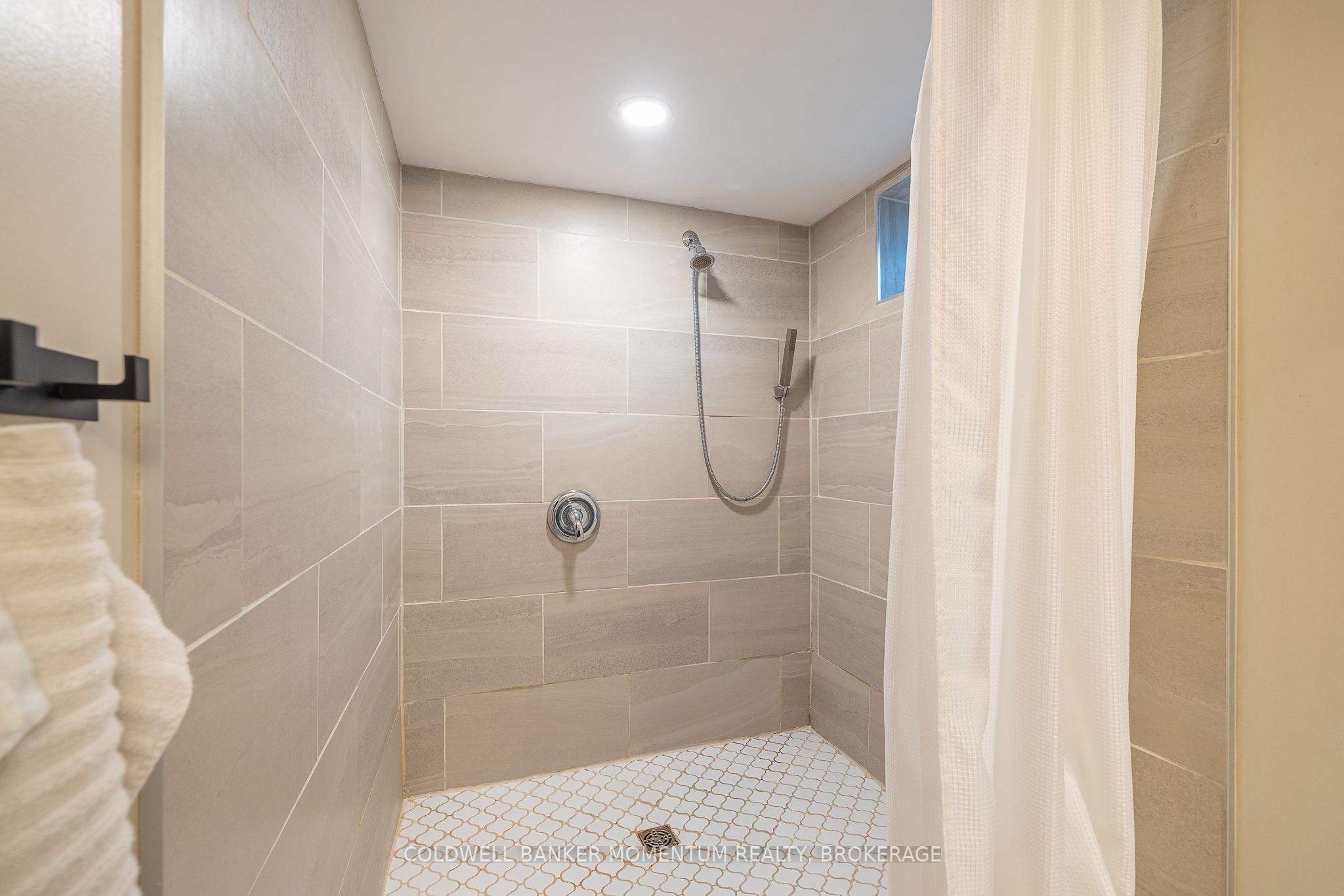 35 Kinsey Street Property Photo 32