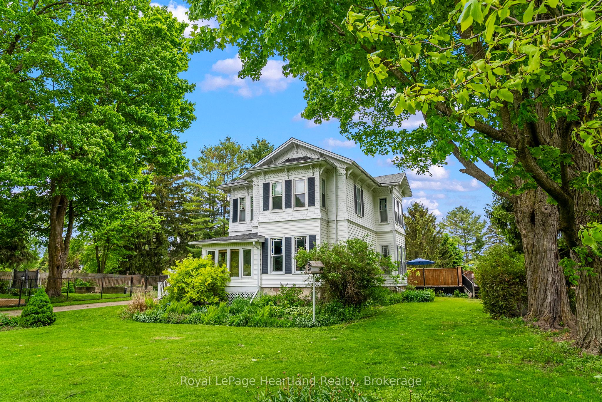 1047 Gibson Street Property Photo 1