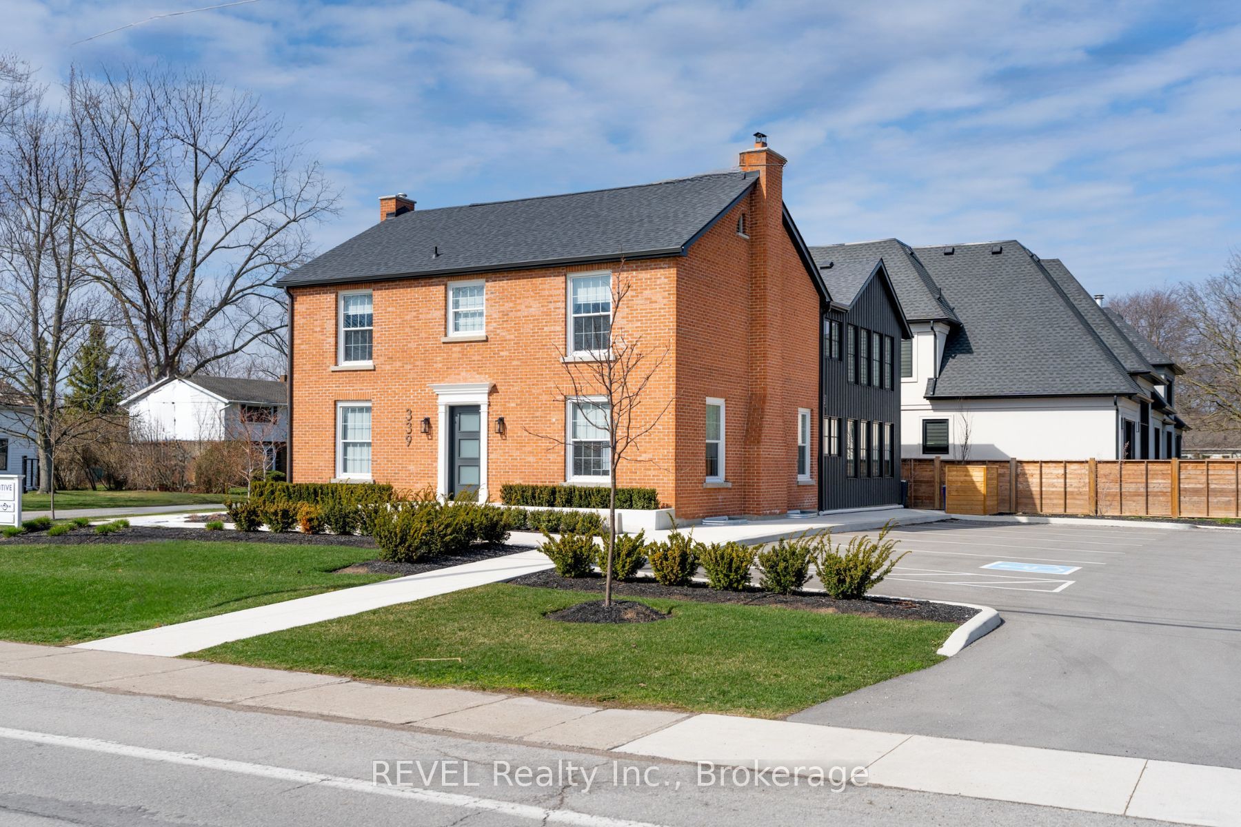 339 Mary Street Property Photo 4