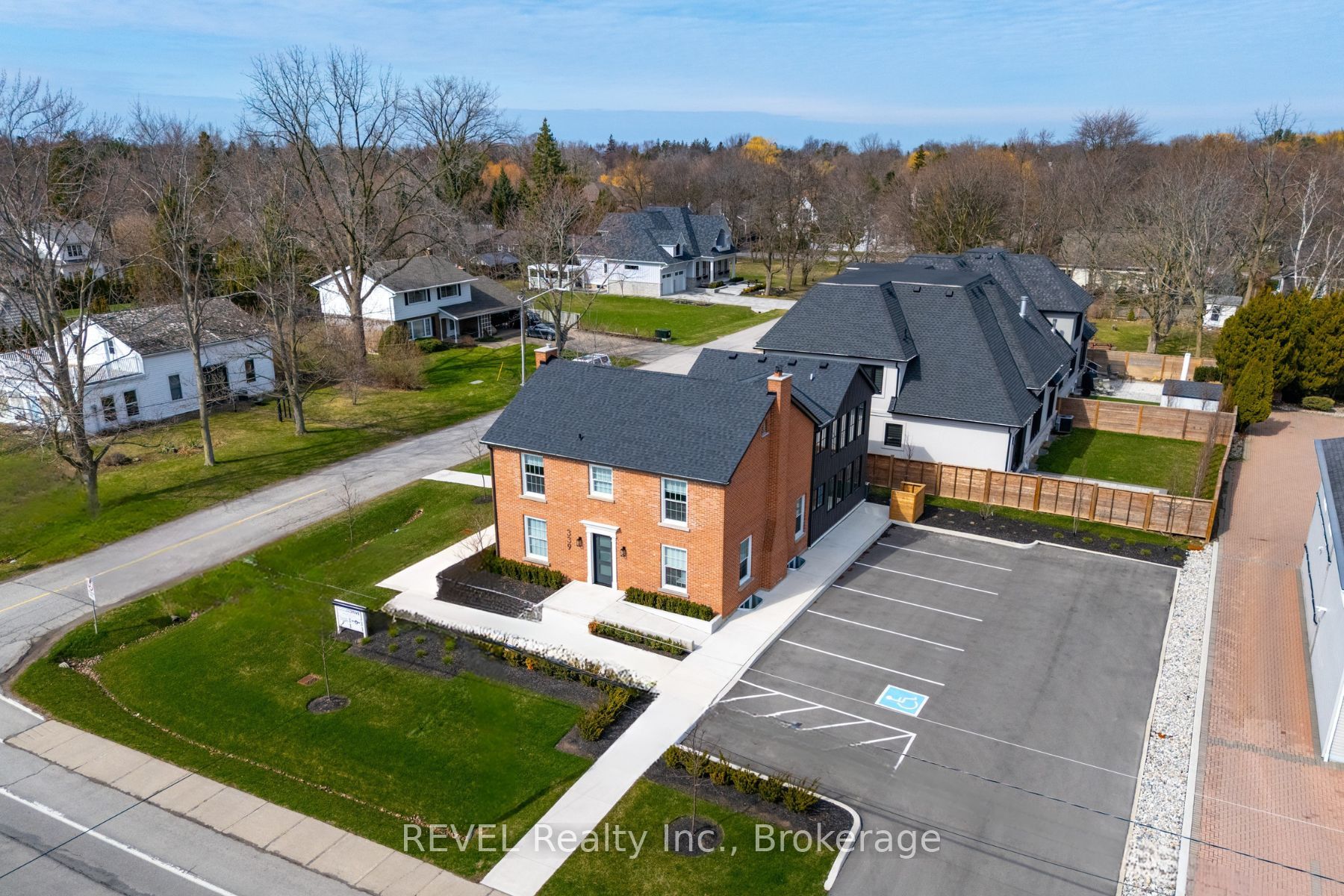 339 Mary Street Property Photo 5