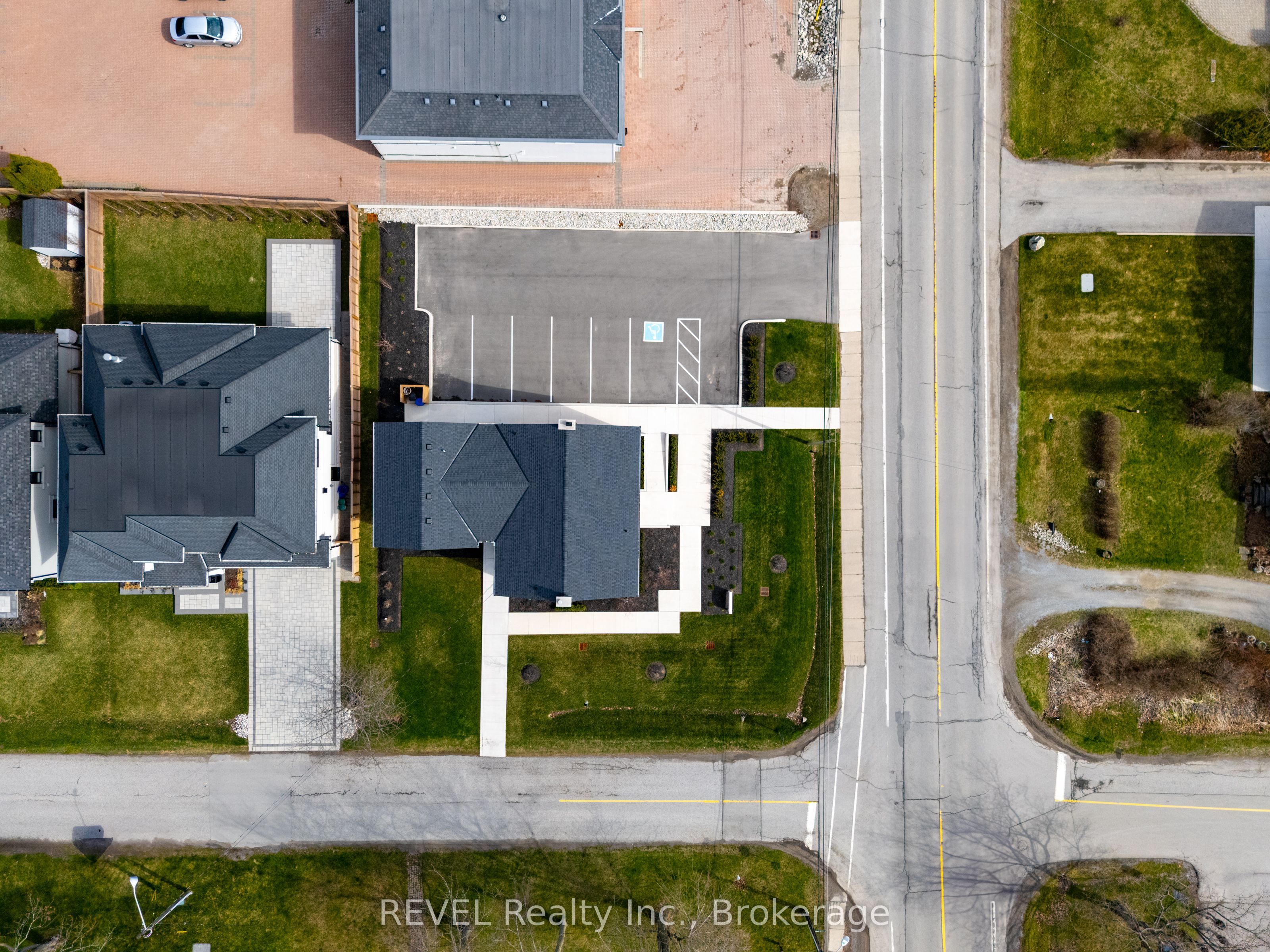 339 Mary Street Property Photo 6