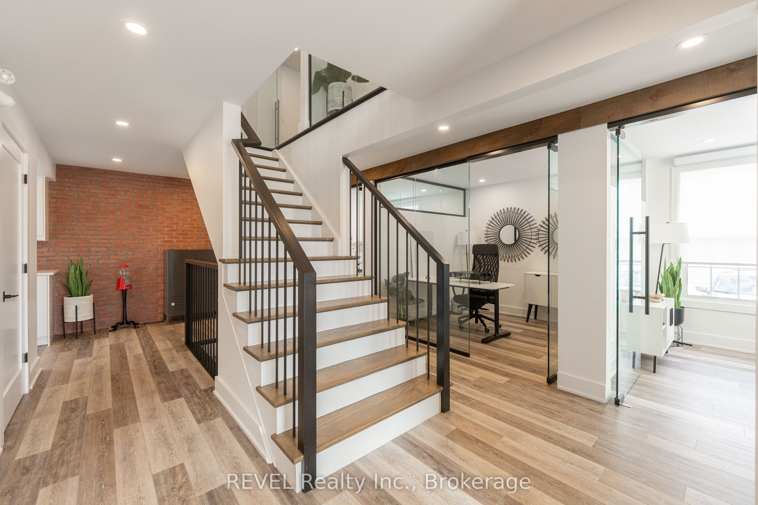 339 Mary Street Property Photo 9