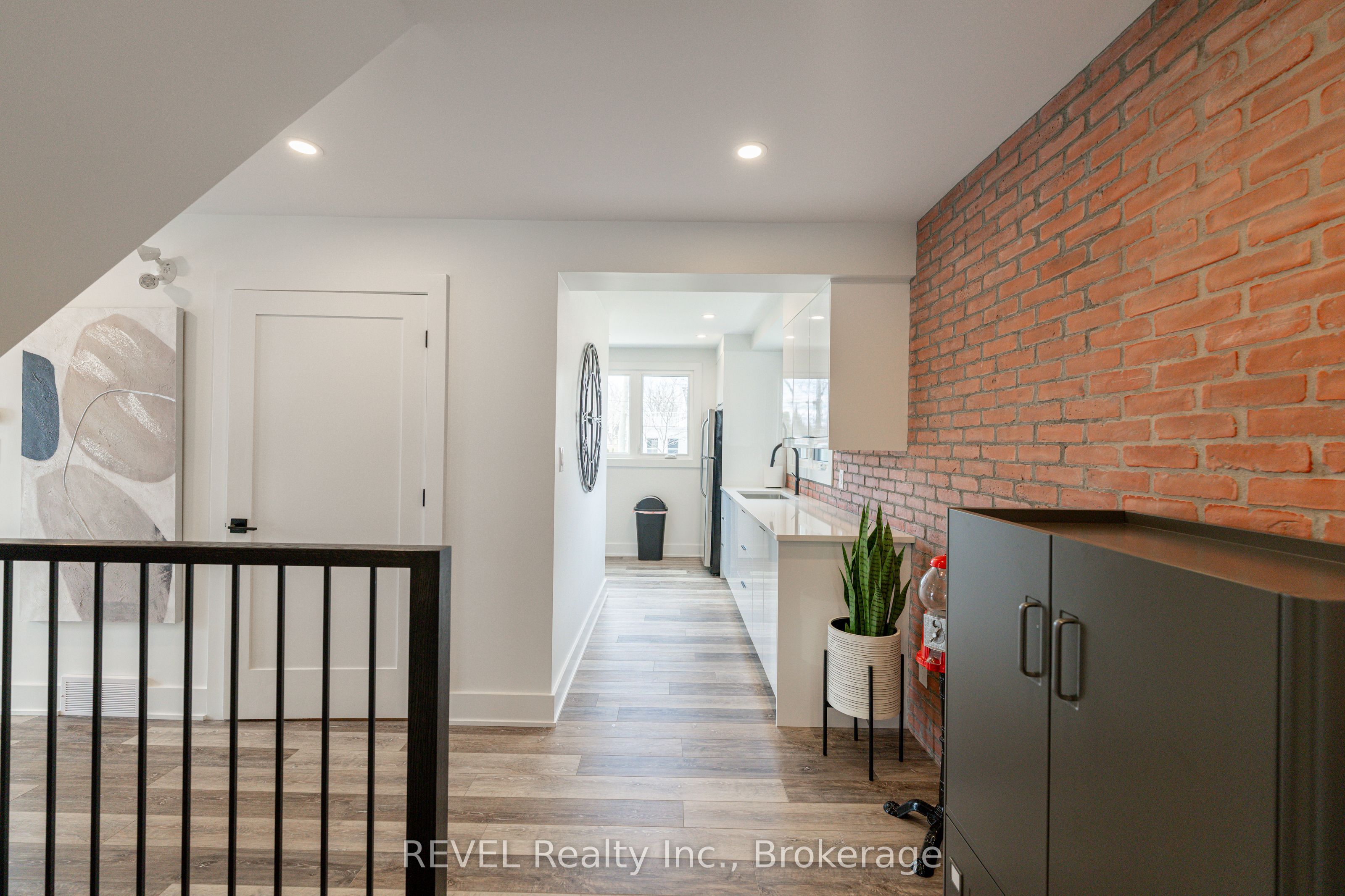 339 Mary Street Property Photo 10