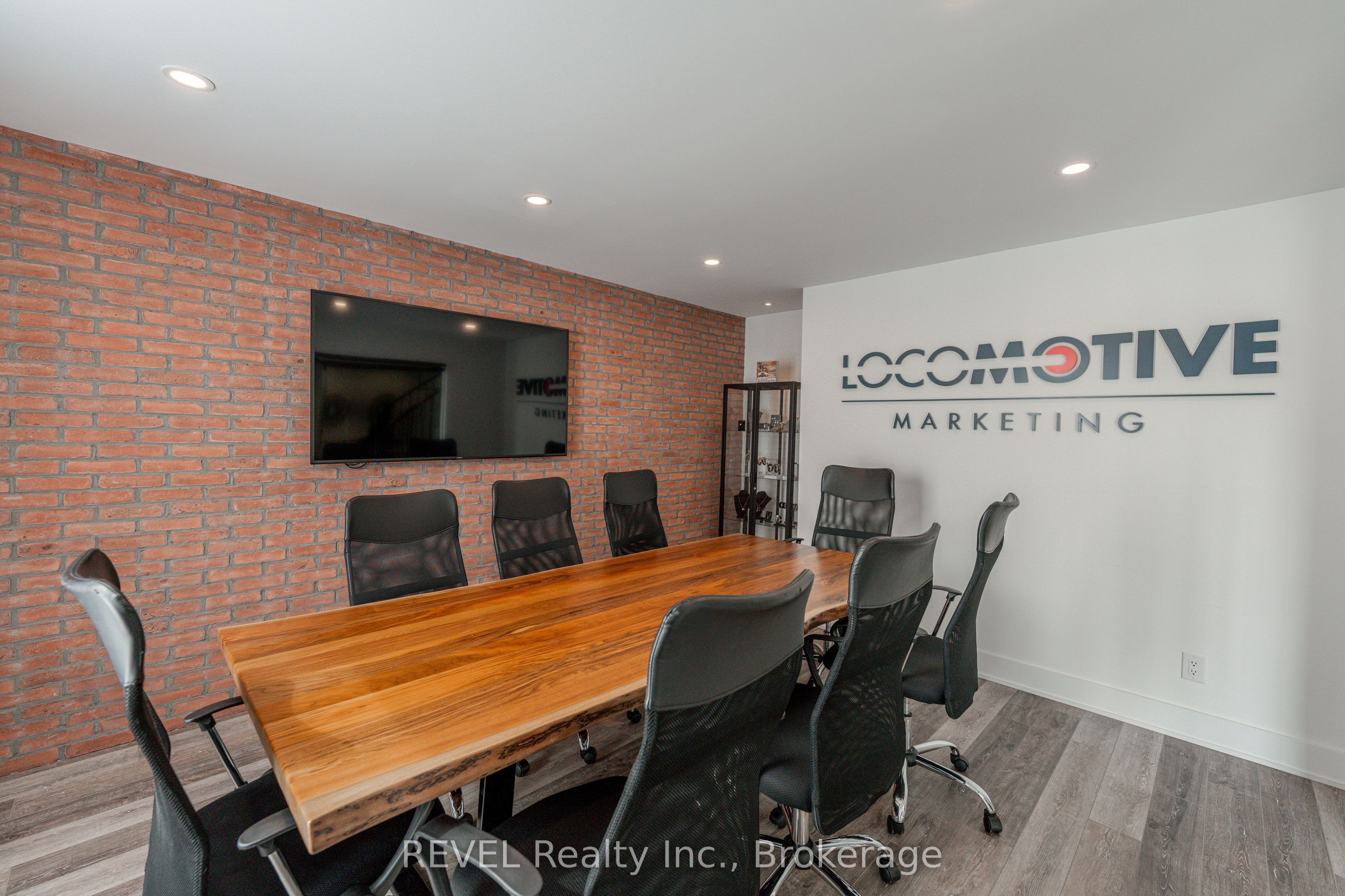 339 Mary Street Property Photo 14