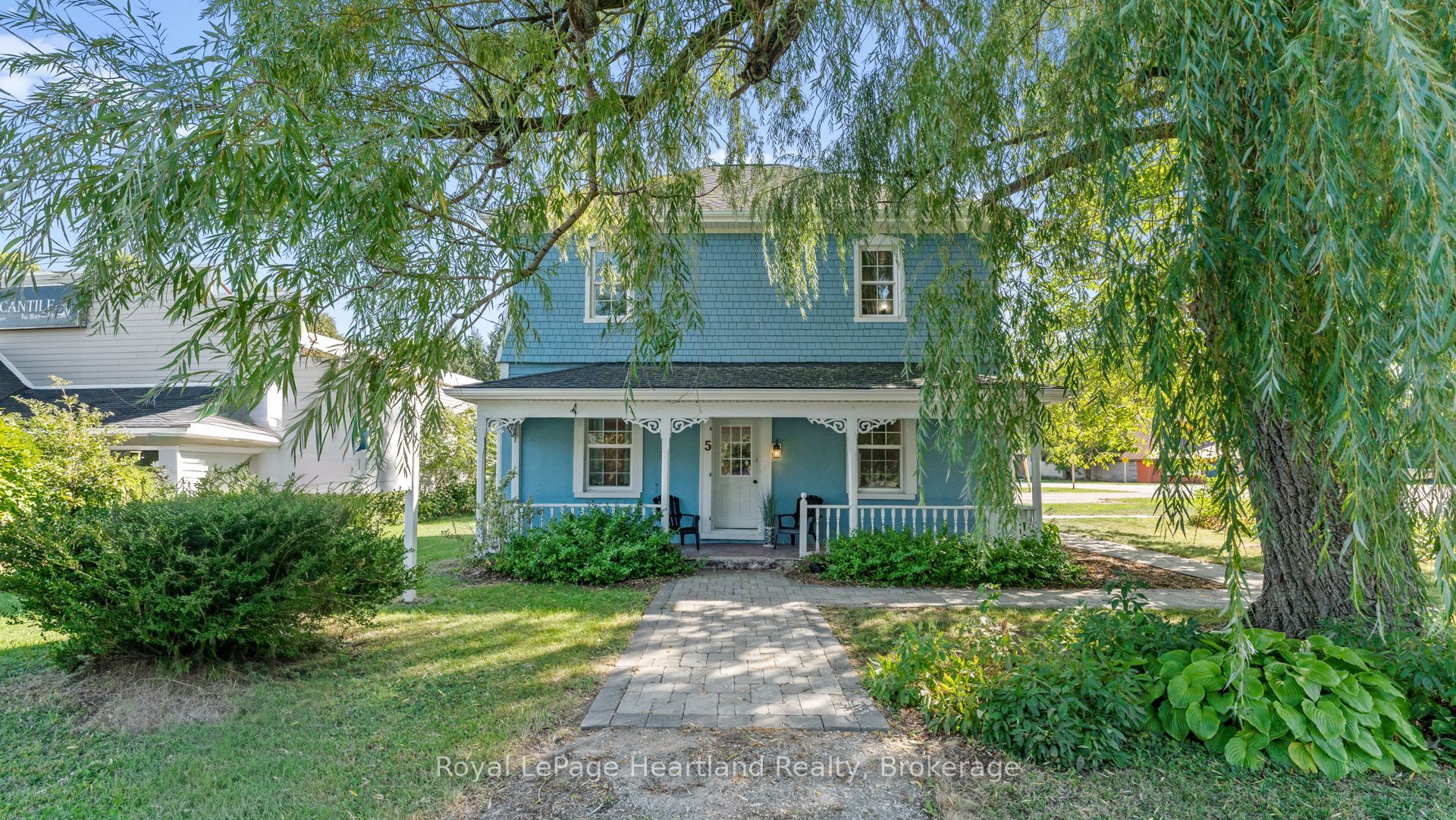 5 The Square Property Photo 1