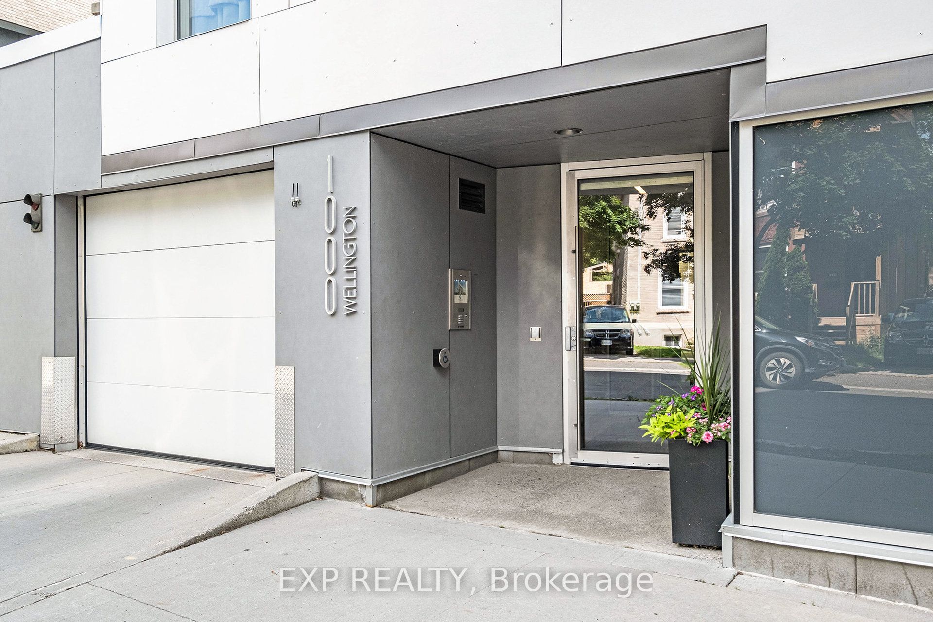 1000 Wellington Street W 206 Property Photo 5