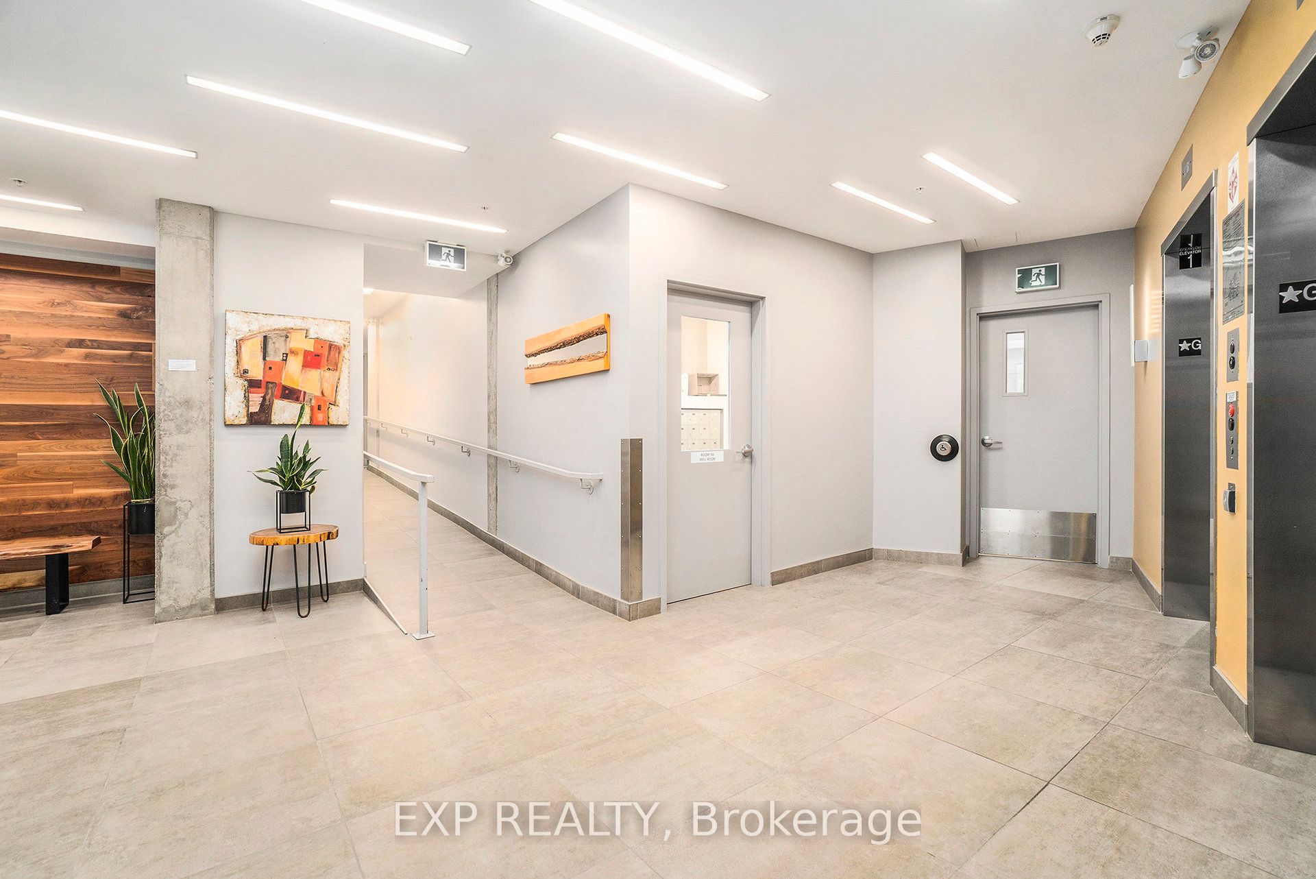 1000 Wellington Street W 206 Property Photo 6