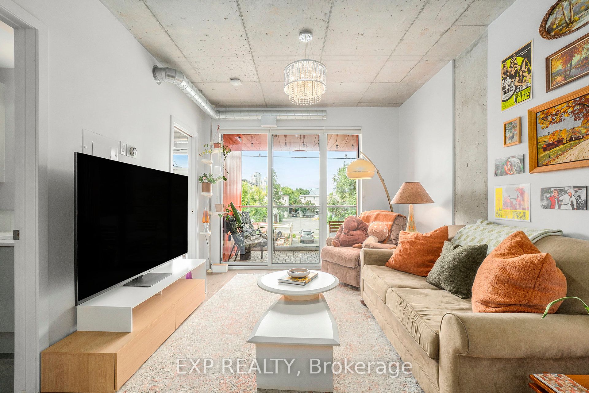 1000 Wellington Street W 206 Property Photo 14