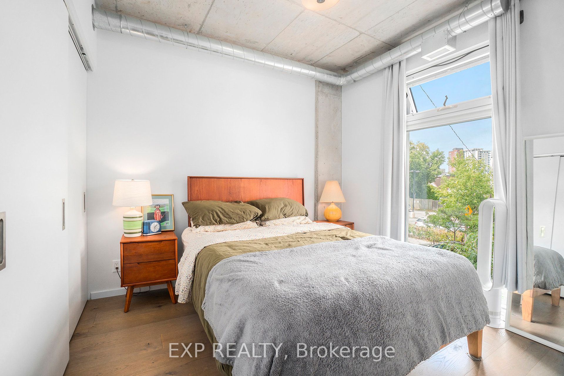 1000 Wellington Street W 206 Property Photo 16