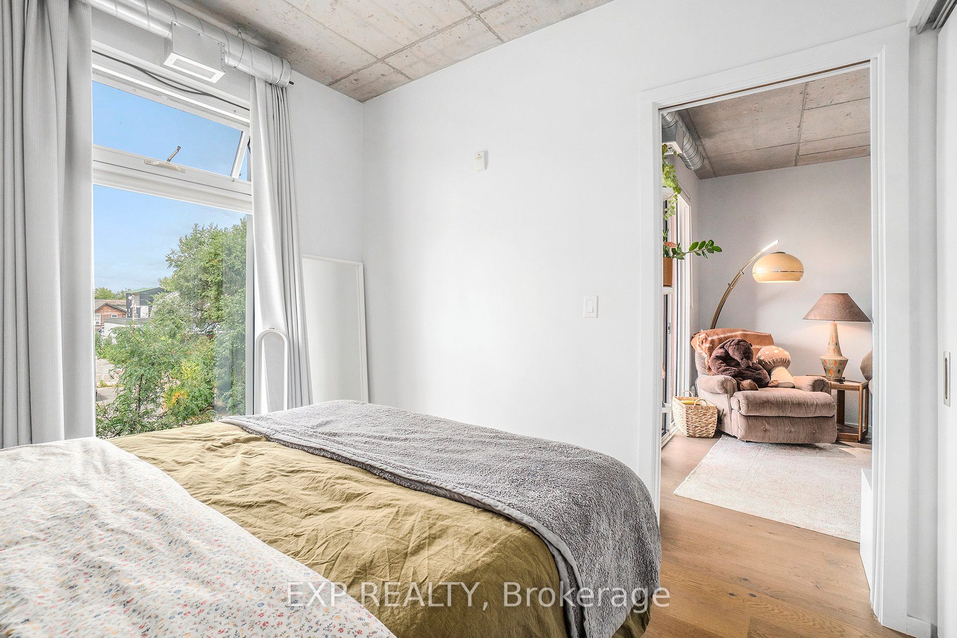 1000 Wellington Street W 206 Property Photo 17