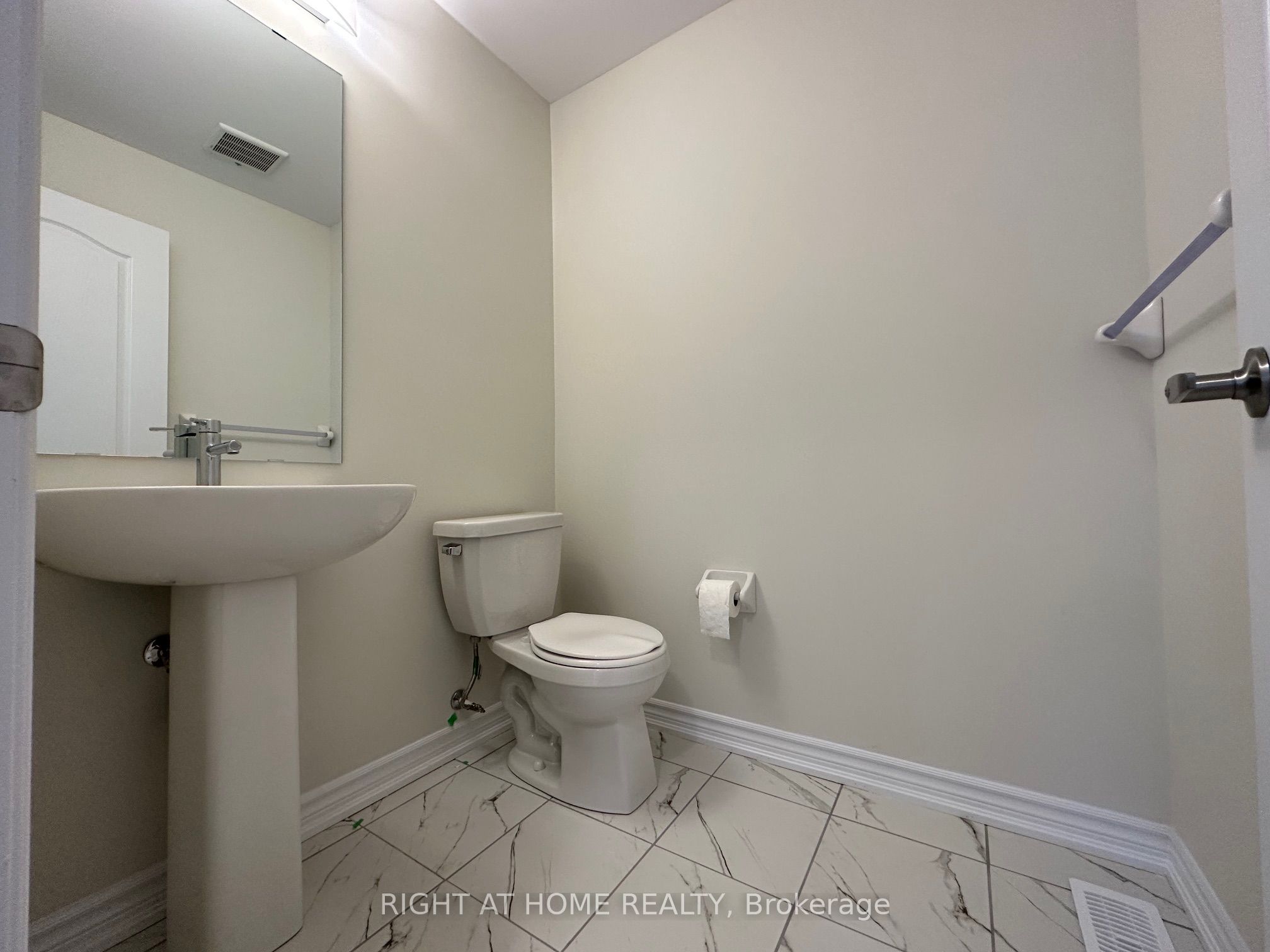 17 Cahill Drive Upper Property Photo 11