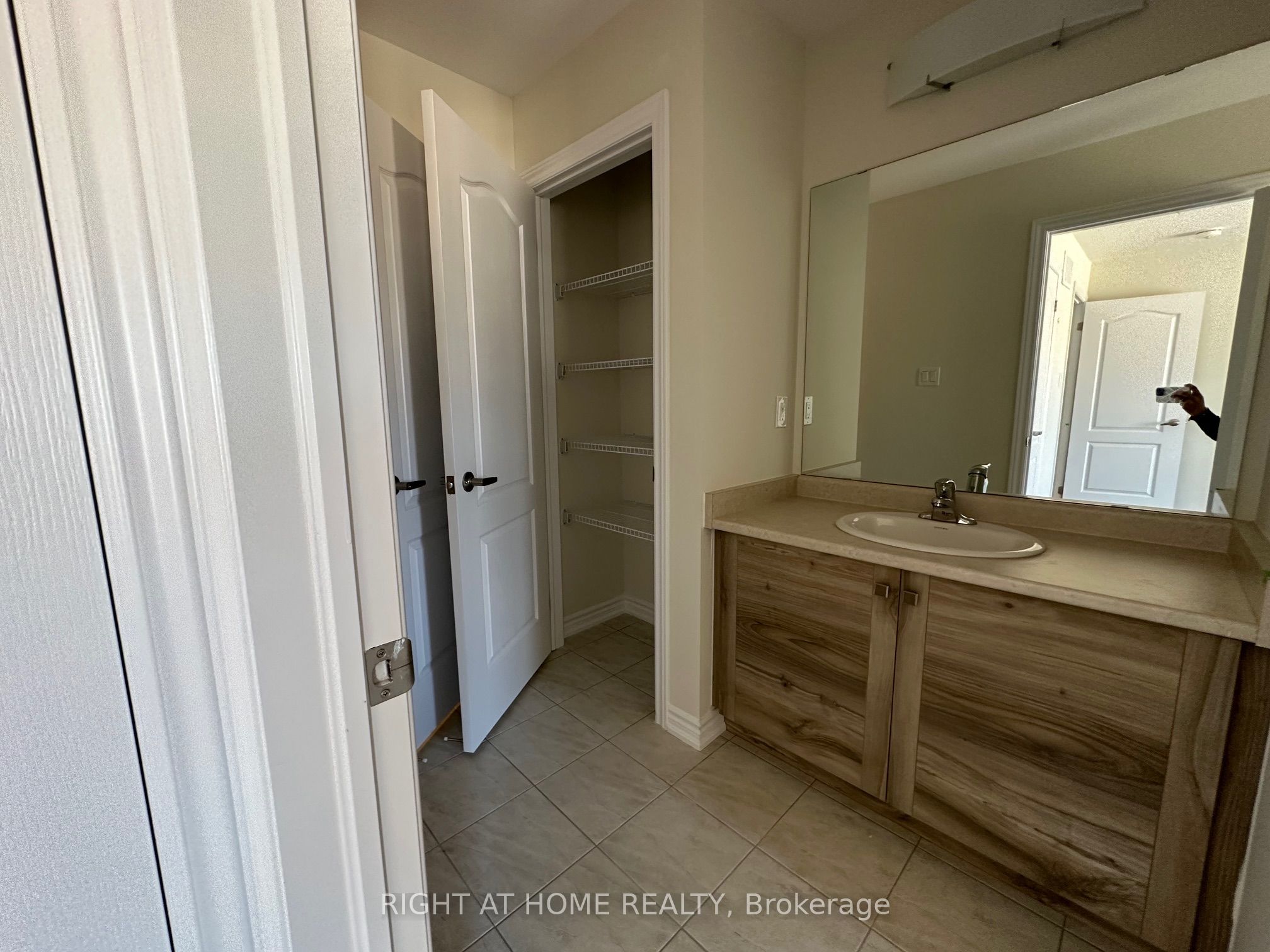 17 Cahill Drive Upper Property Photo 16