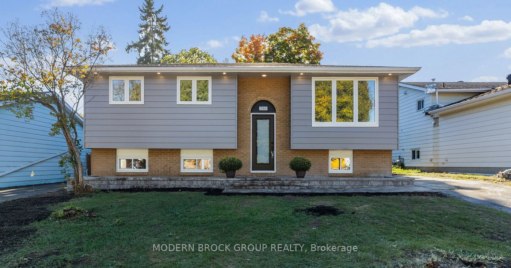 744 Comstock Crescent Property Photo