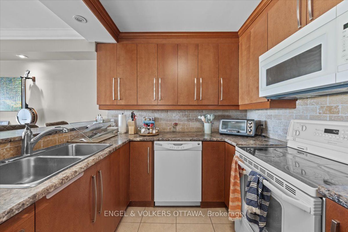 158a Mcarthur Avenue E 908 Property Photo 8