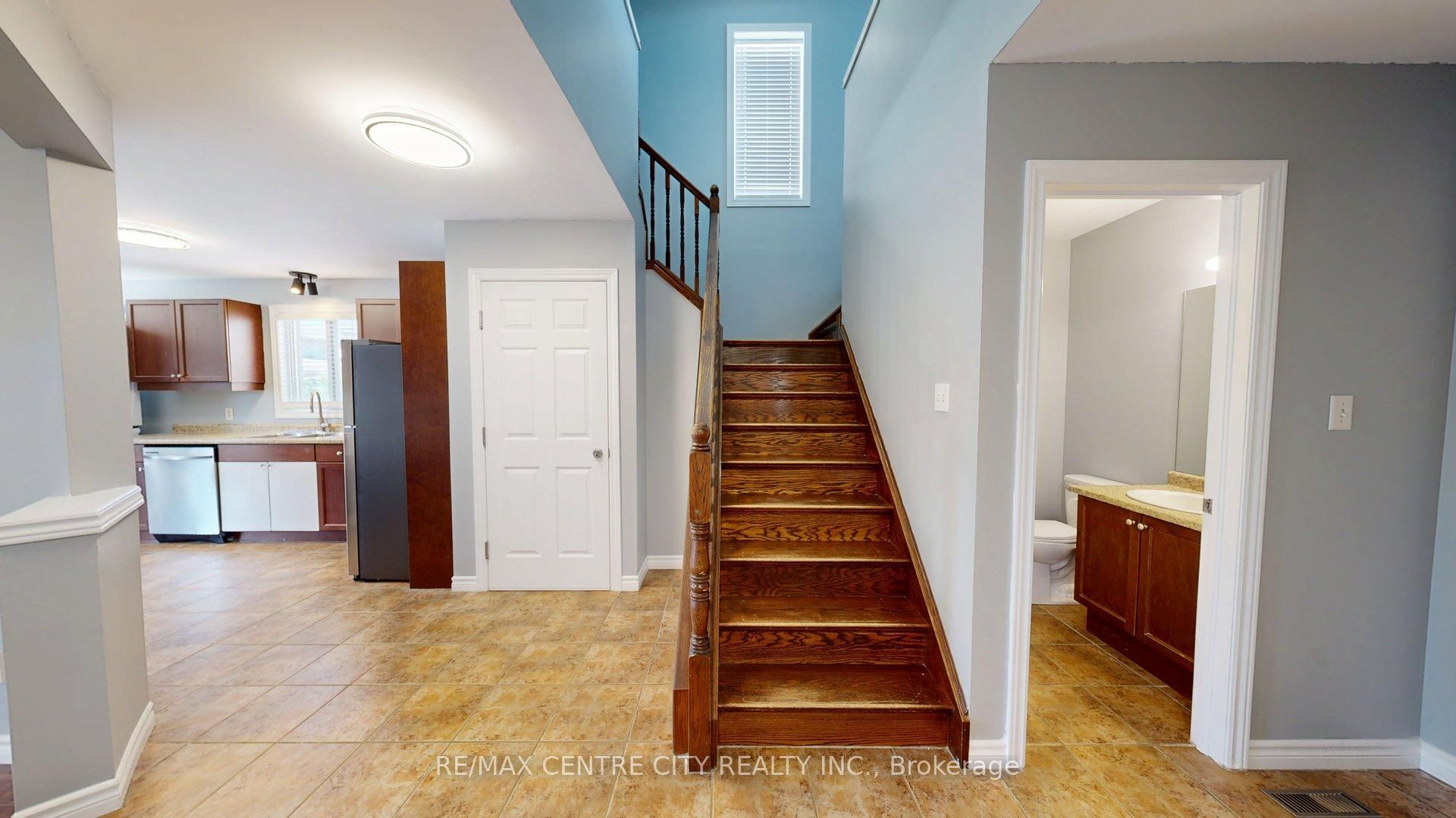 3252 Meadowgate Boulevard Upper Property Photo 2