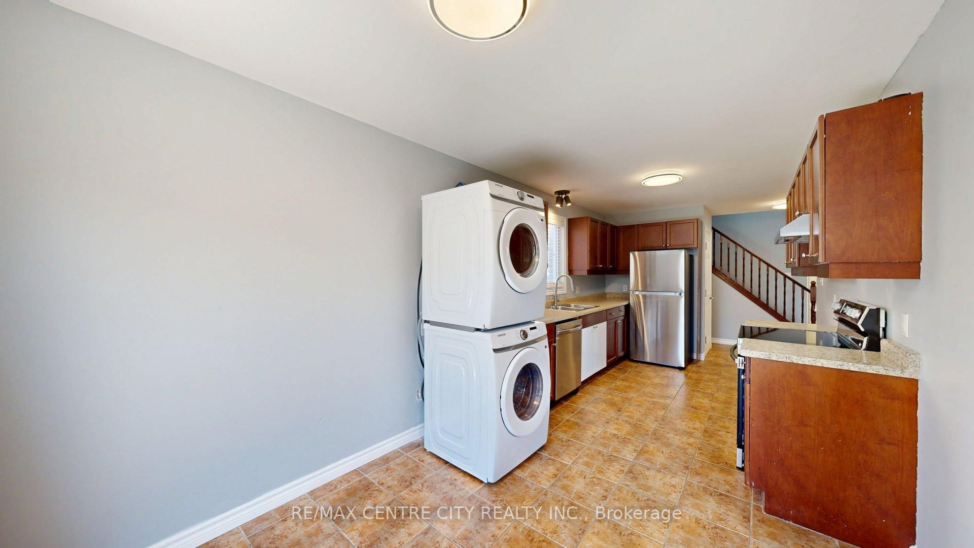 3252 Meadowgate Boulevard Upper Property Photo 5