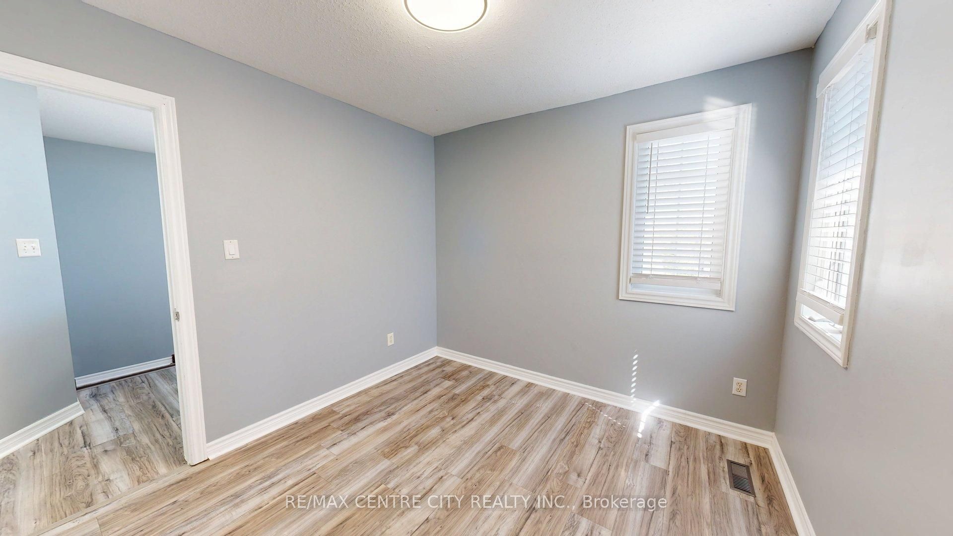 3252 Meadowgate Boulevard Upper Property Photo 11