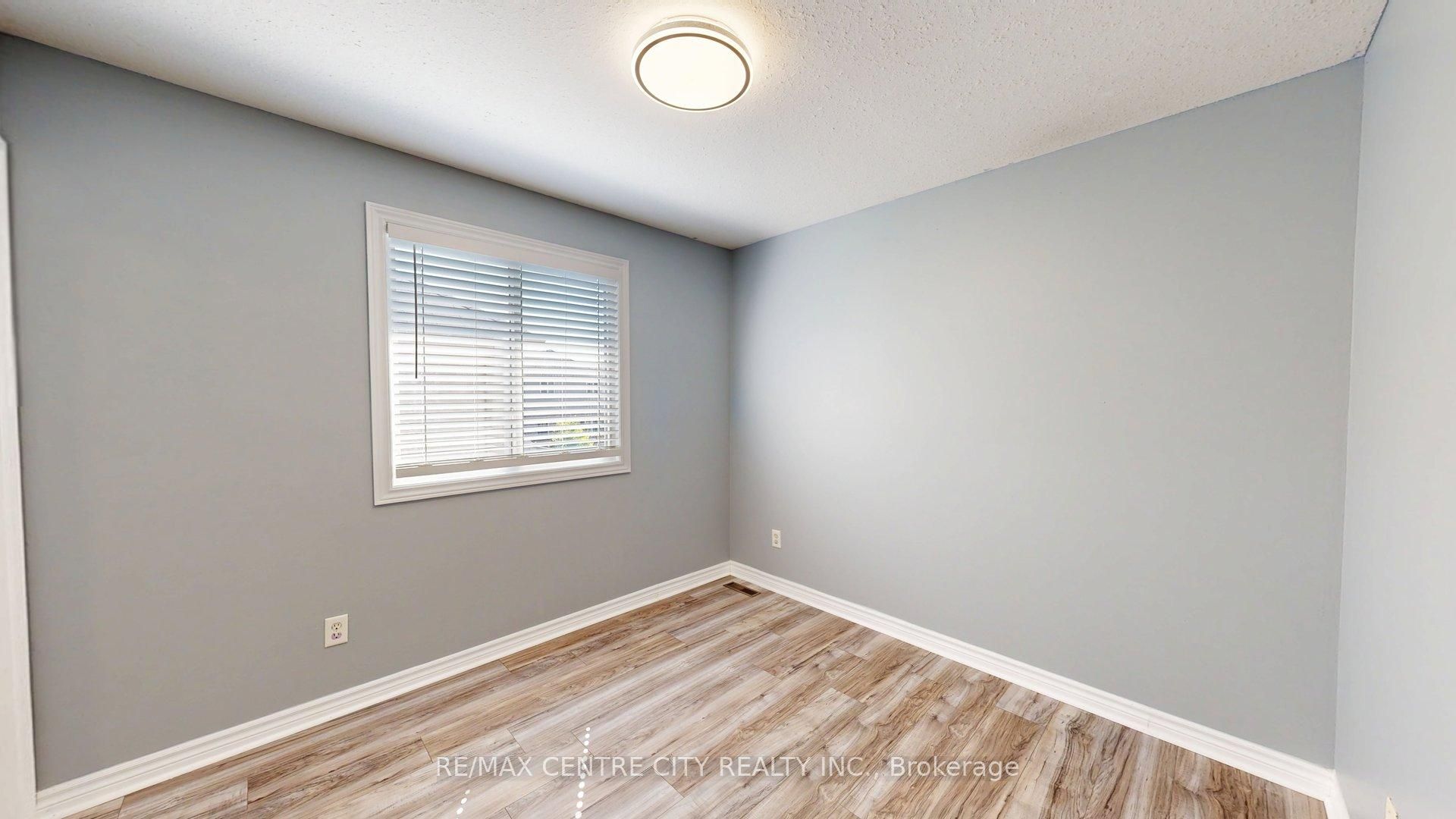 3252 Meadowgate Boulevard Upper Property Photo 12