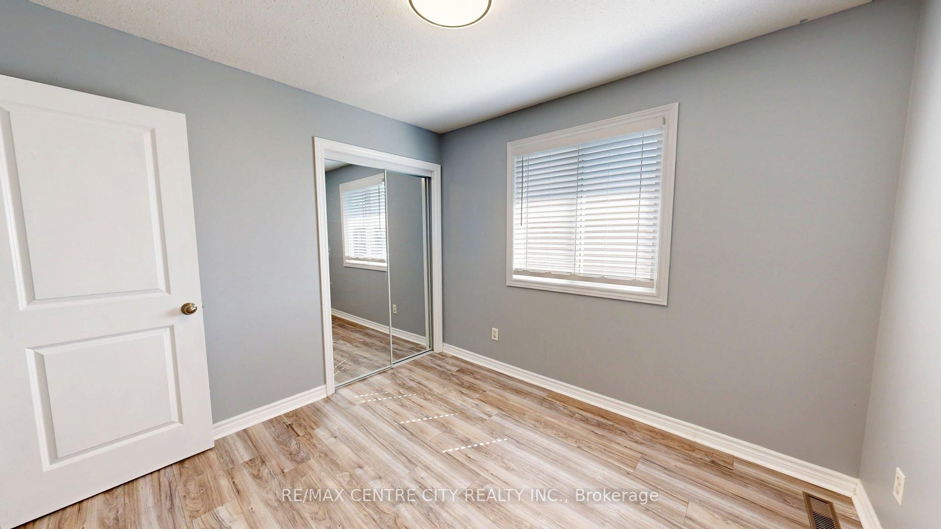 3252 Meadowgate Boulevard Upper Property Photo 13