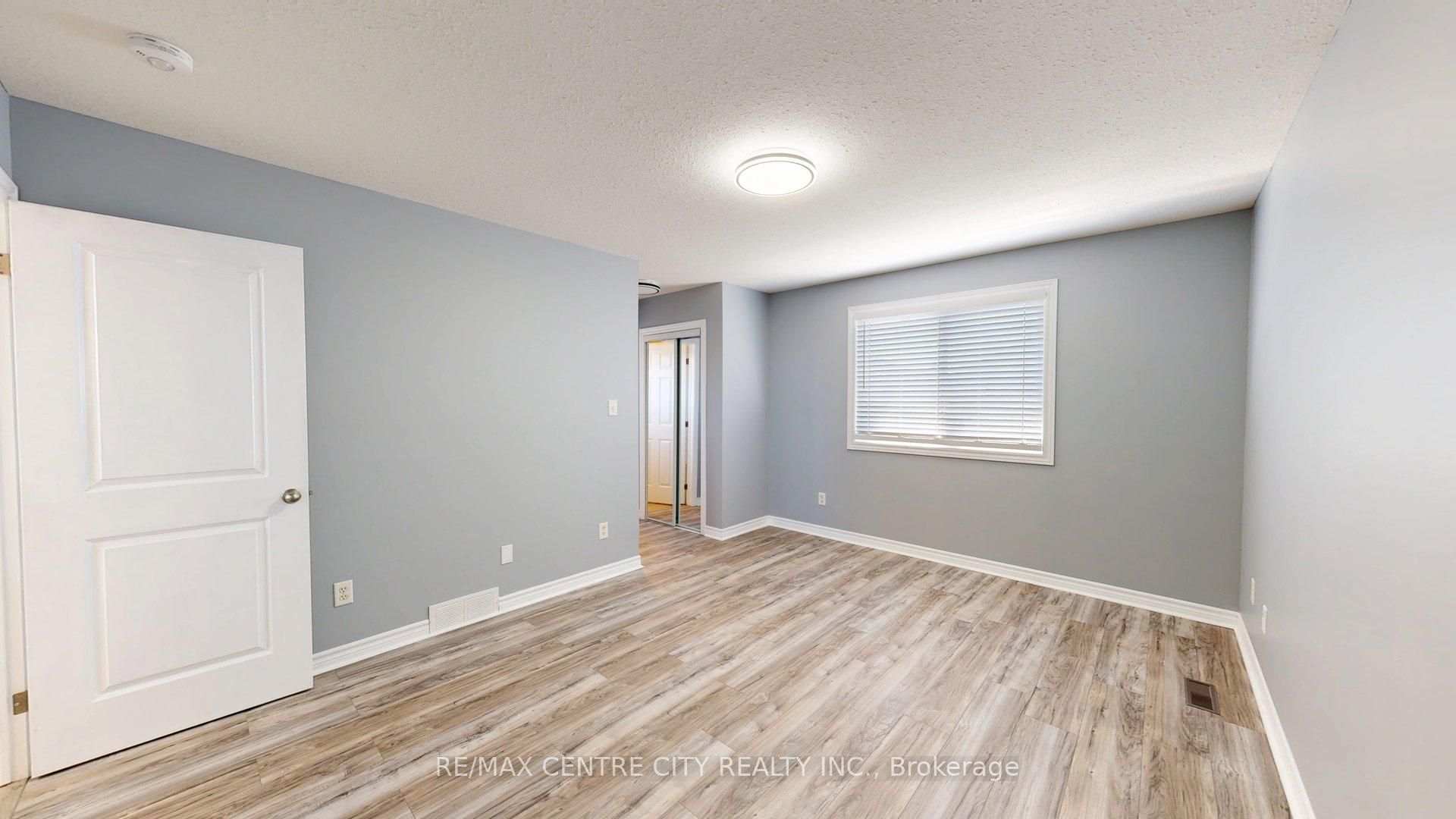 3252 Meadowgate Boulevard Upper Property Photo 15