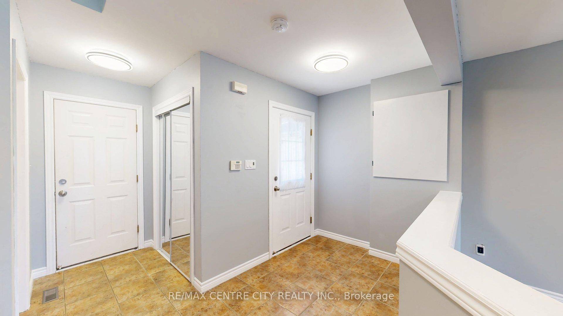 3252 Meadowgate Boulevard Upper Property Photo 17