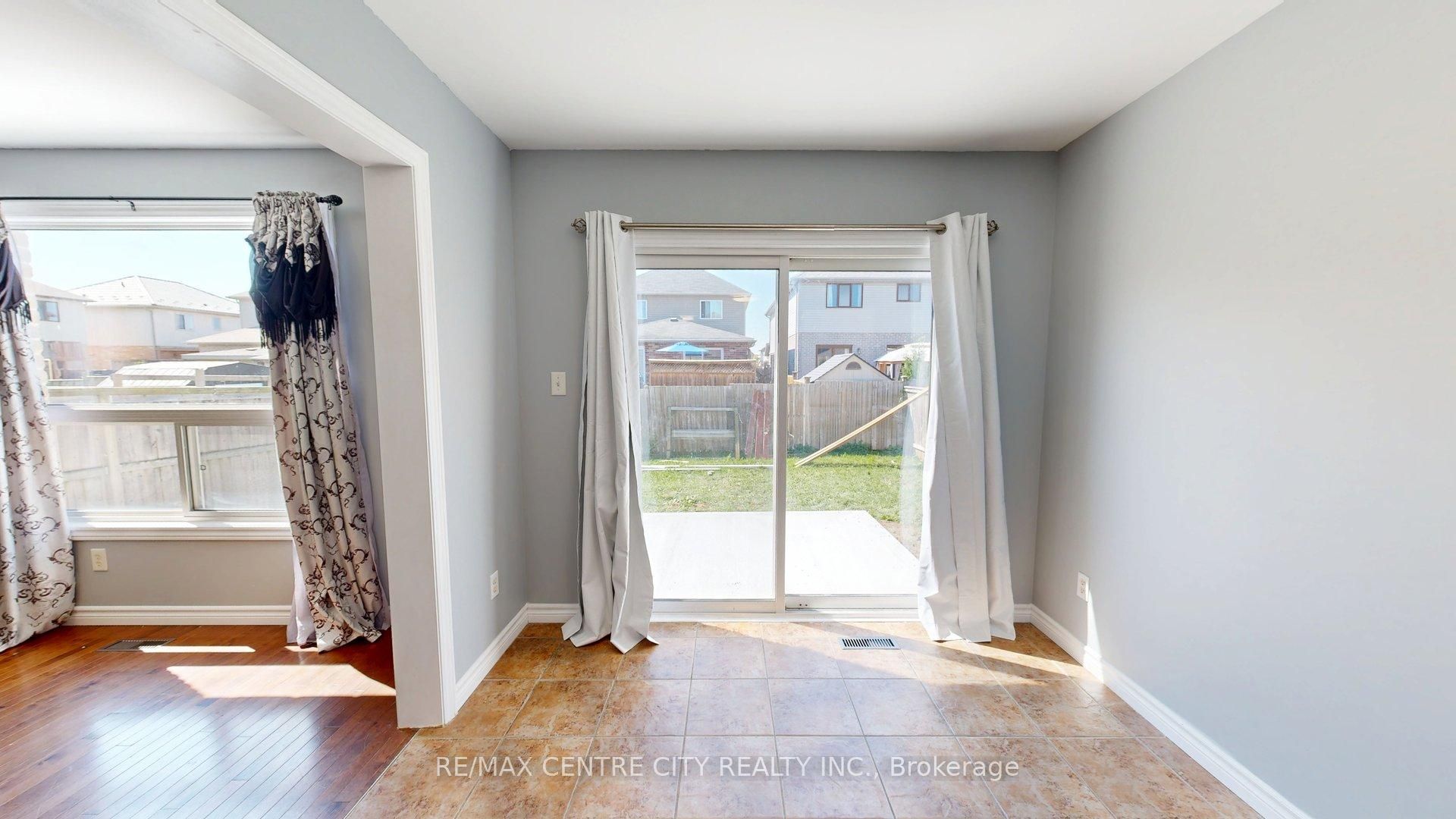 3252 Meadowgate Boulevard Upper Property Photo 24