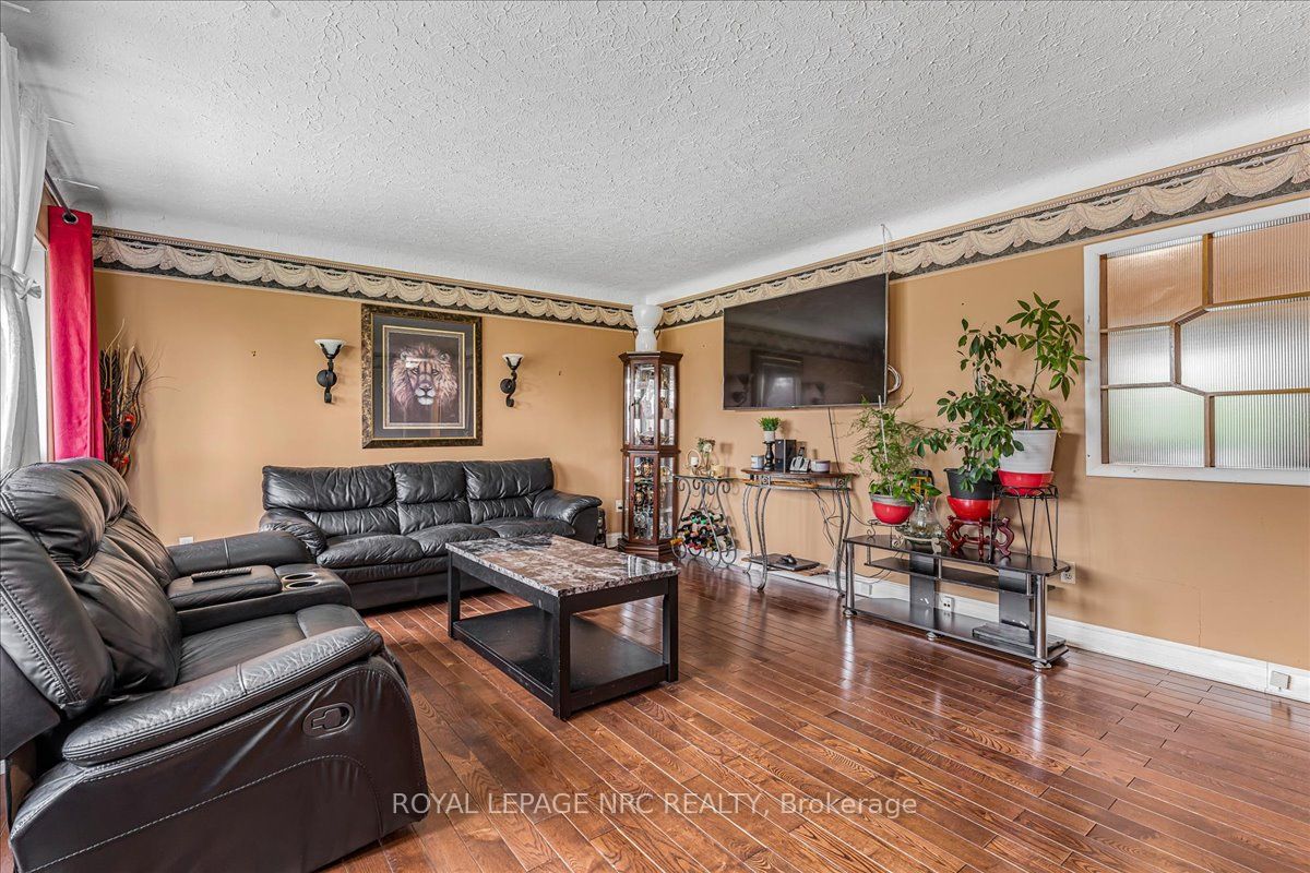 16 Dunraven Avenue Property Photo 3