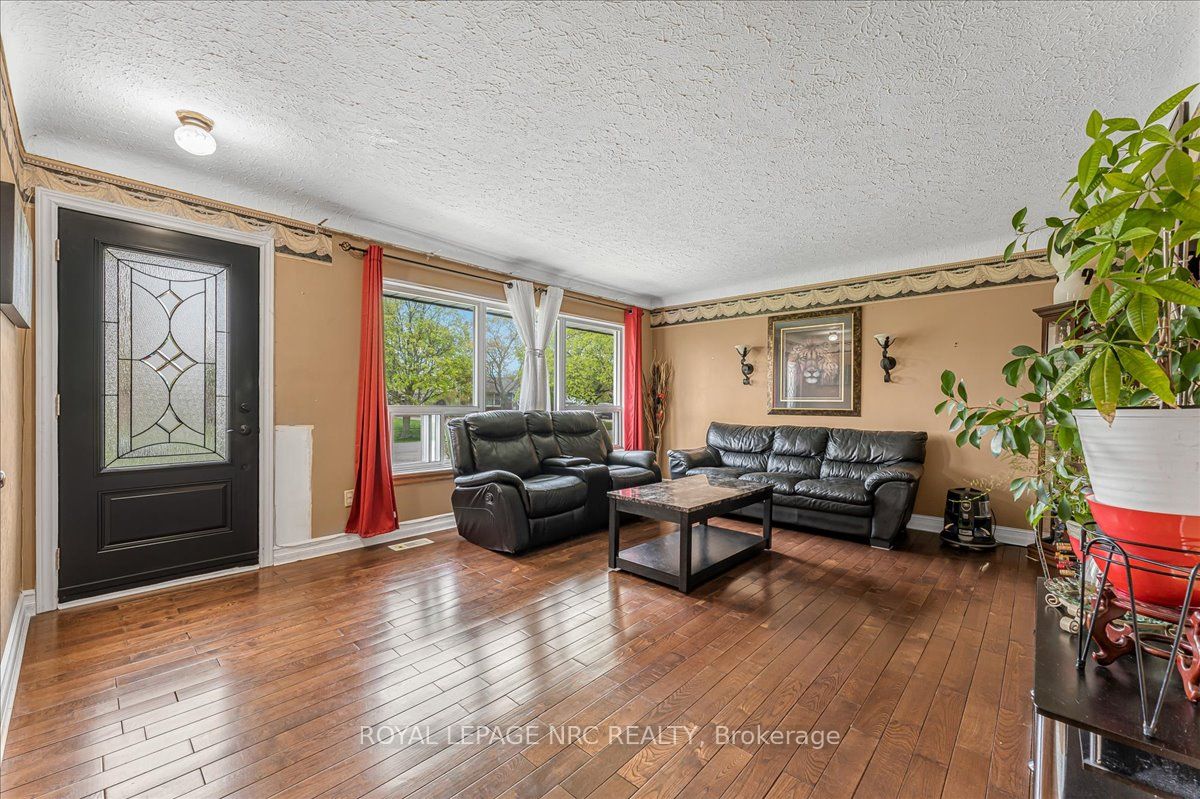 16 Dunraven Avenue Property Photo 4