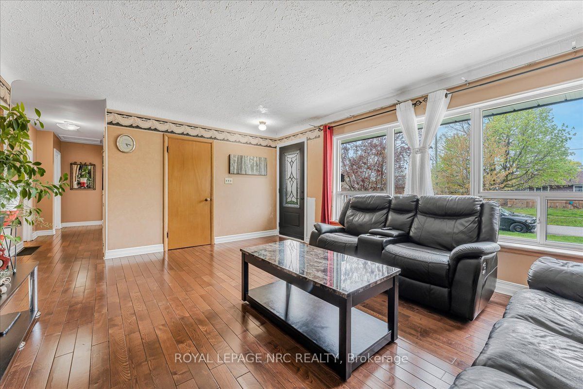 16 Dunraven Avenue Property Photo 6