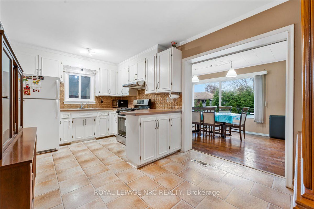 16 Dunraven Avenue Property Photo 7