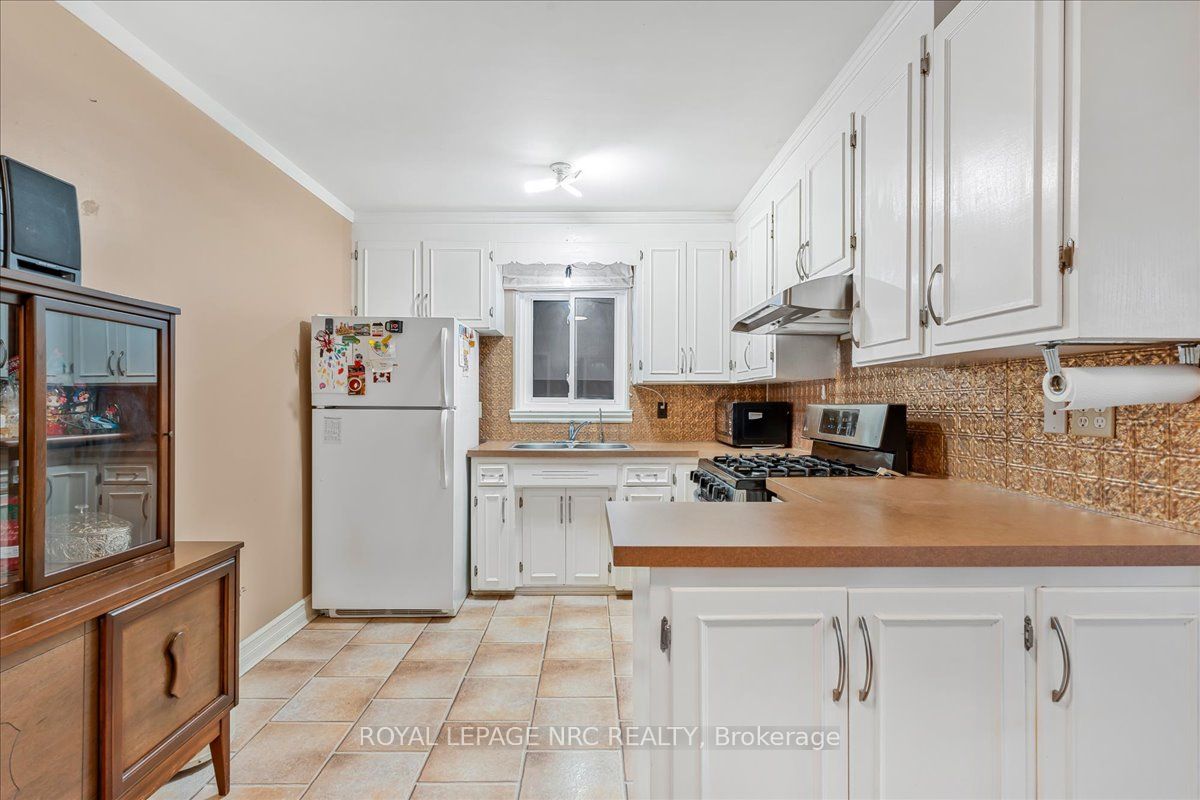 16 Dunraven Avenue Property Photo 8