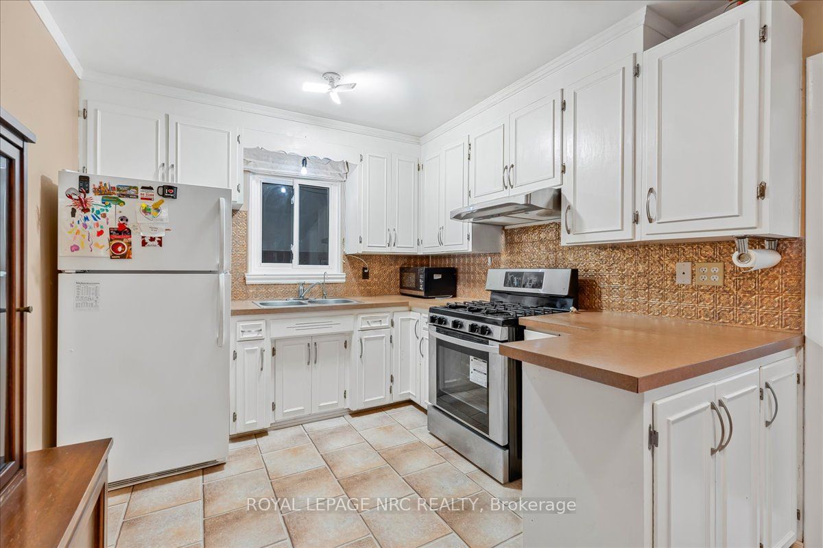 16 Dunraven Avenue Property Photo 9