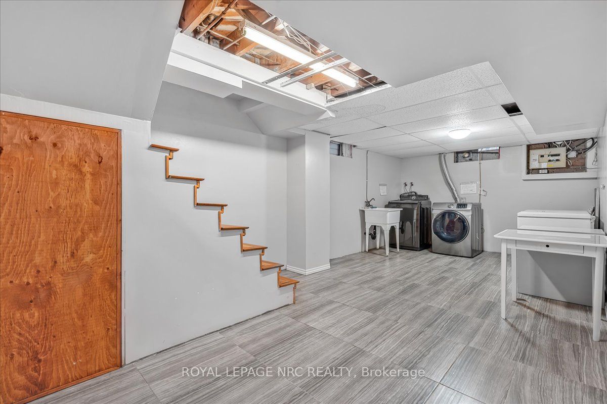 16 Dunraven Avenue Property Photo 17