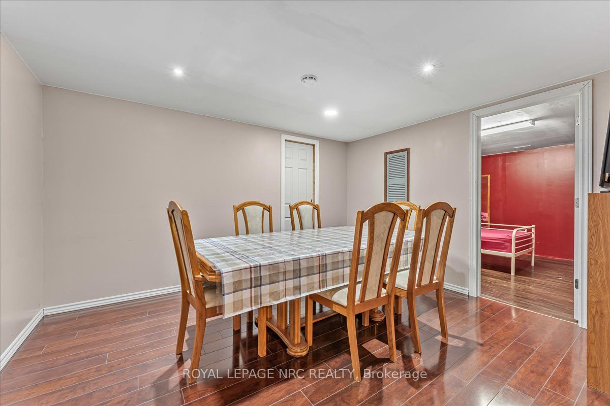 16 Dunraven Avenue Property Photo 19