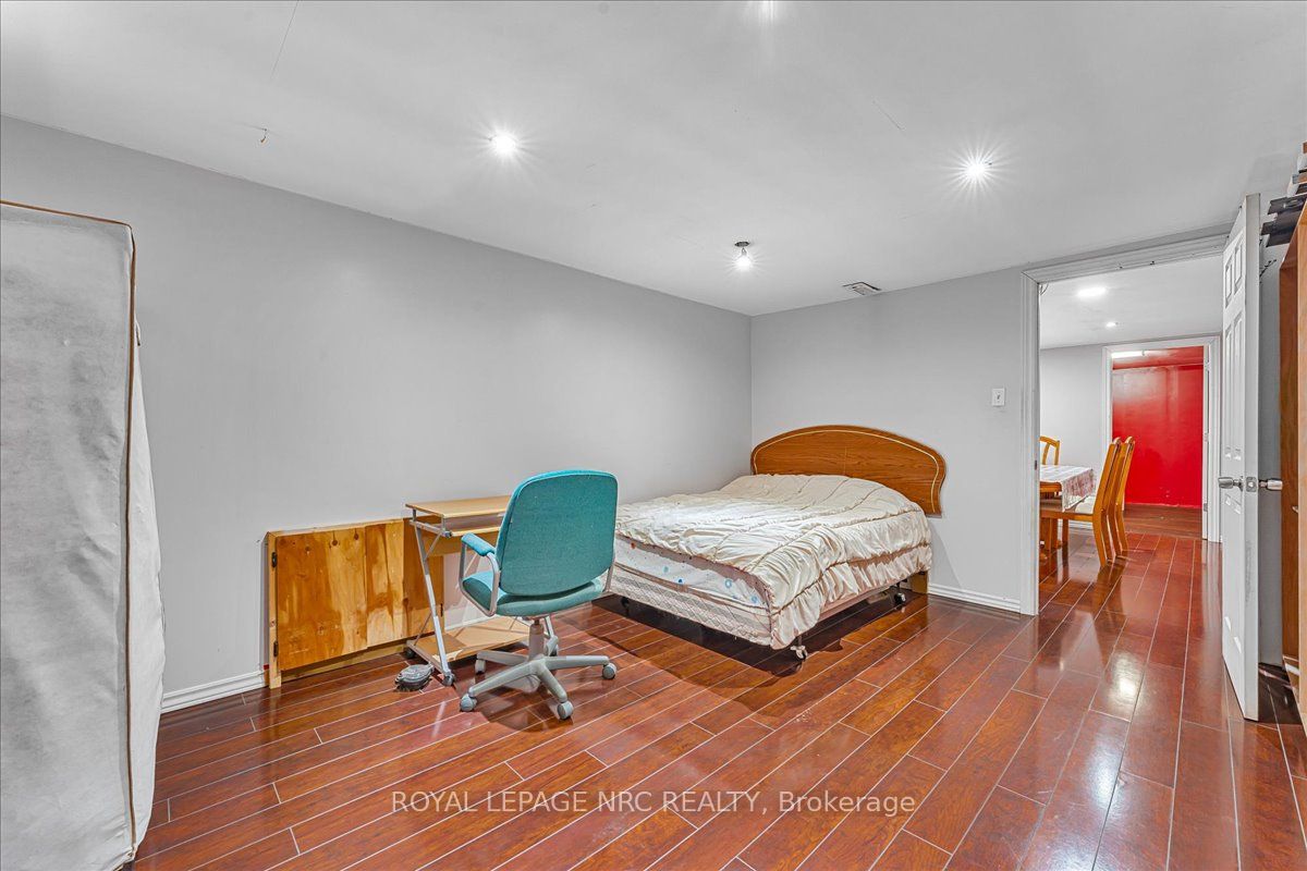 16 Dunraven Avenue Property Photo 22