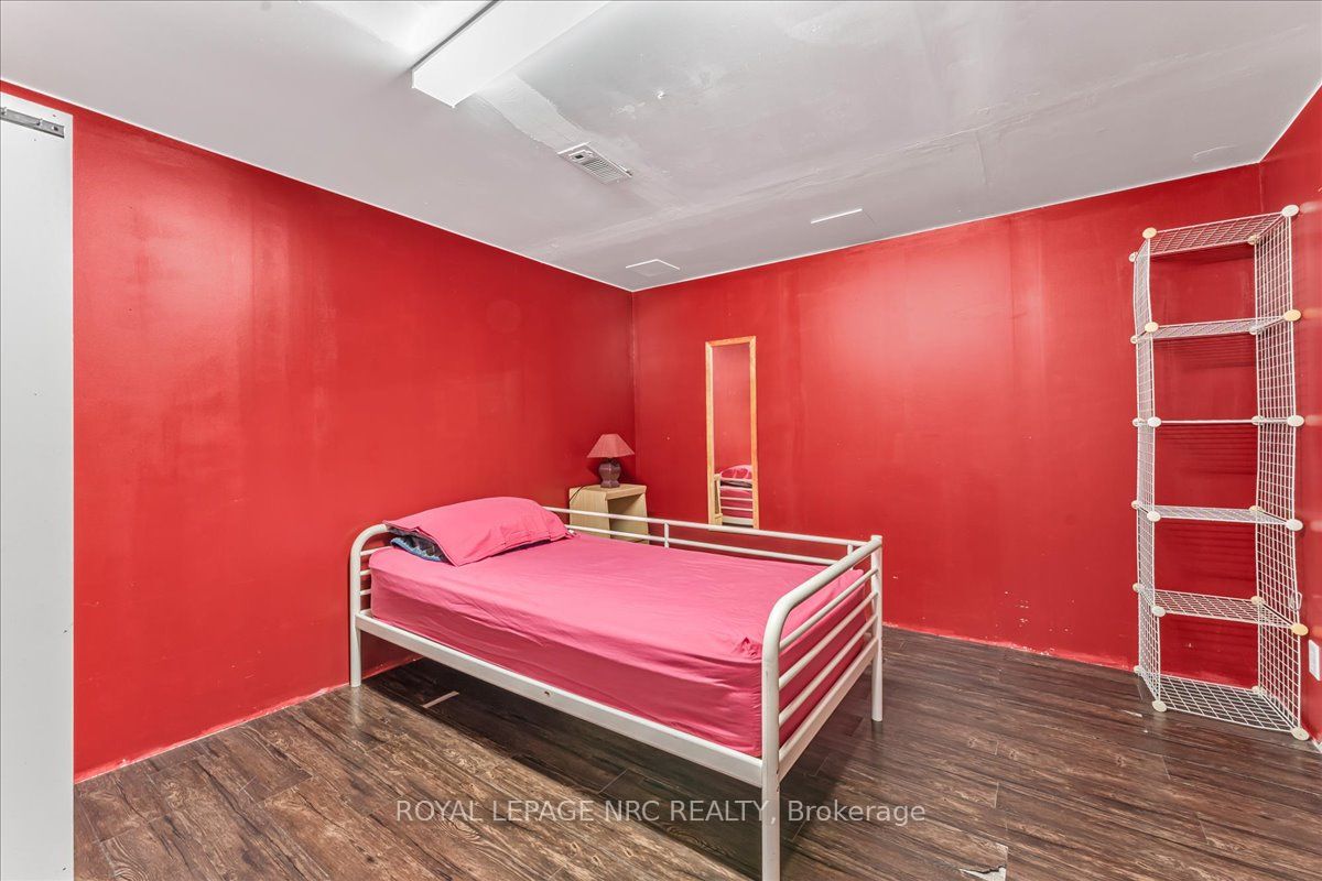 16 Dunraven Avenue Property Photo 23