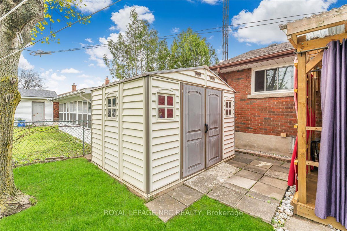 16 Dunraven Avenue Property Photo 33