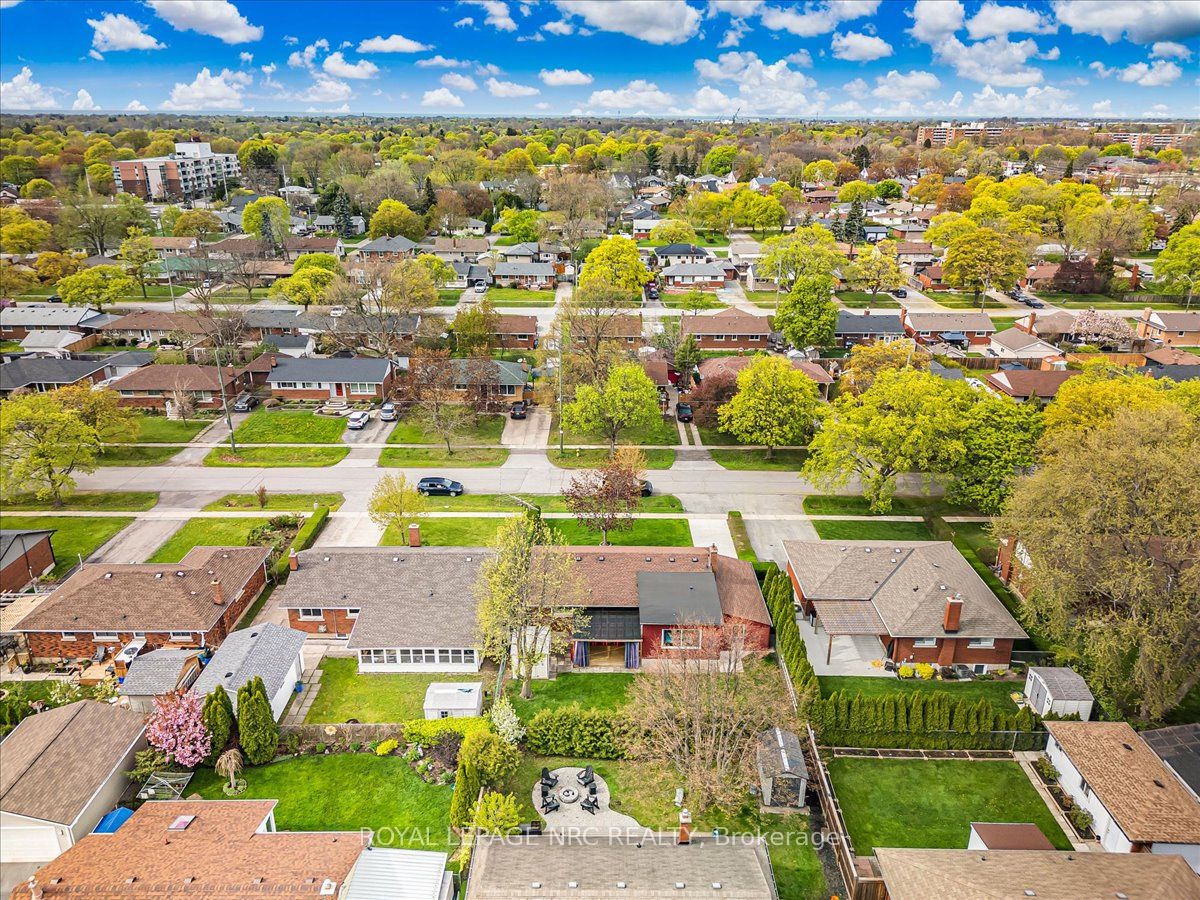 16 Dunraven Avenue Property Photo 35