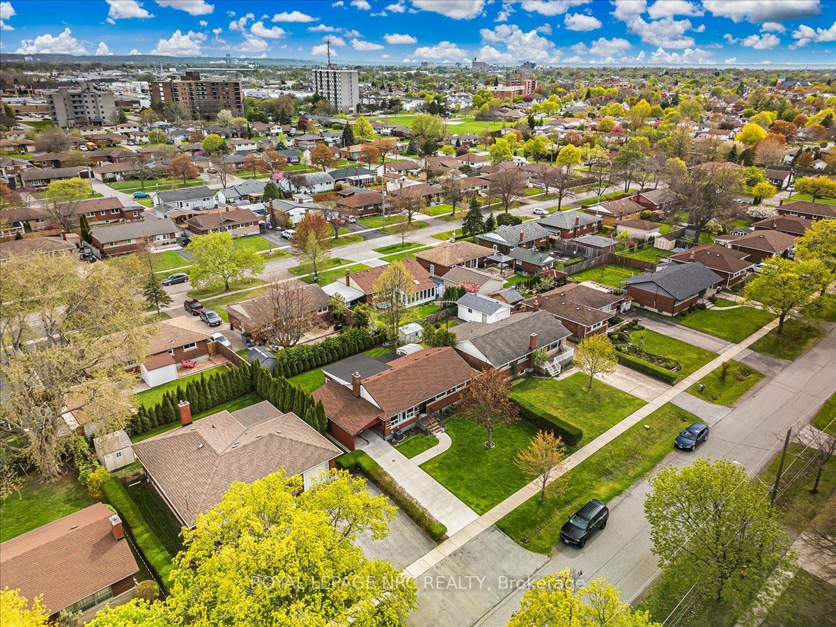 16 Dunraven Avenue Property Photo 36