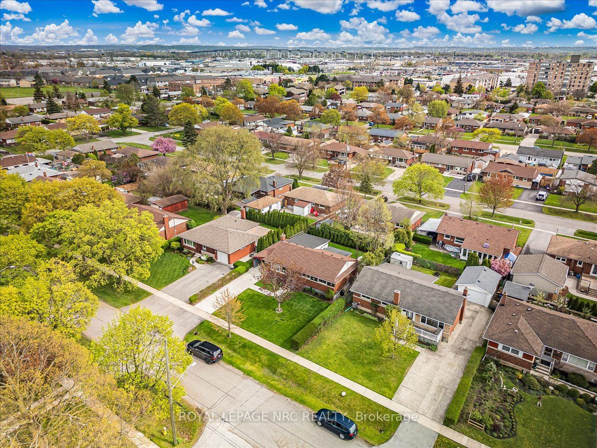 16 Dunraven Avenue Property Photo 37