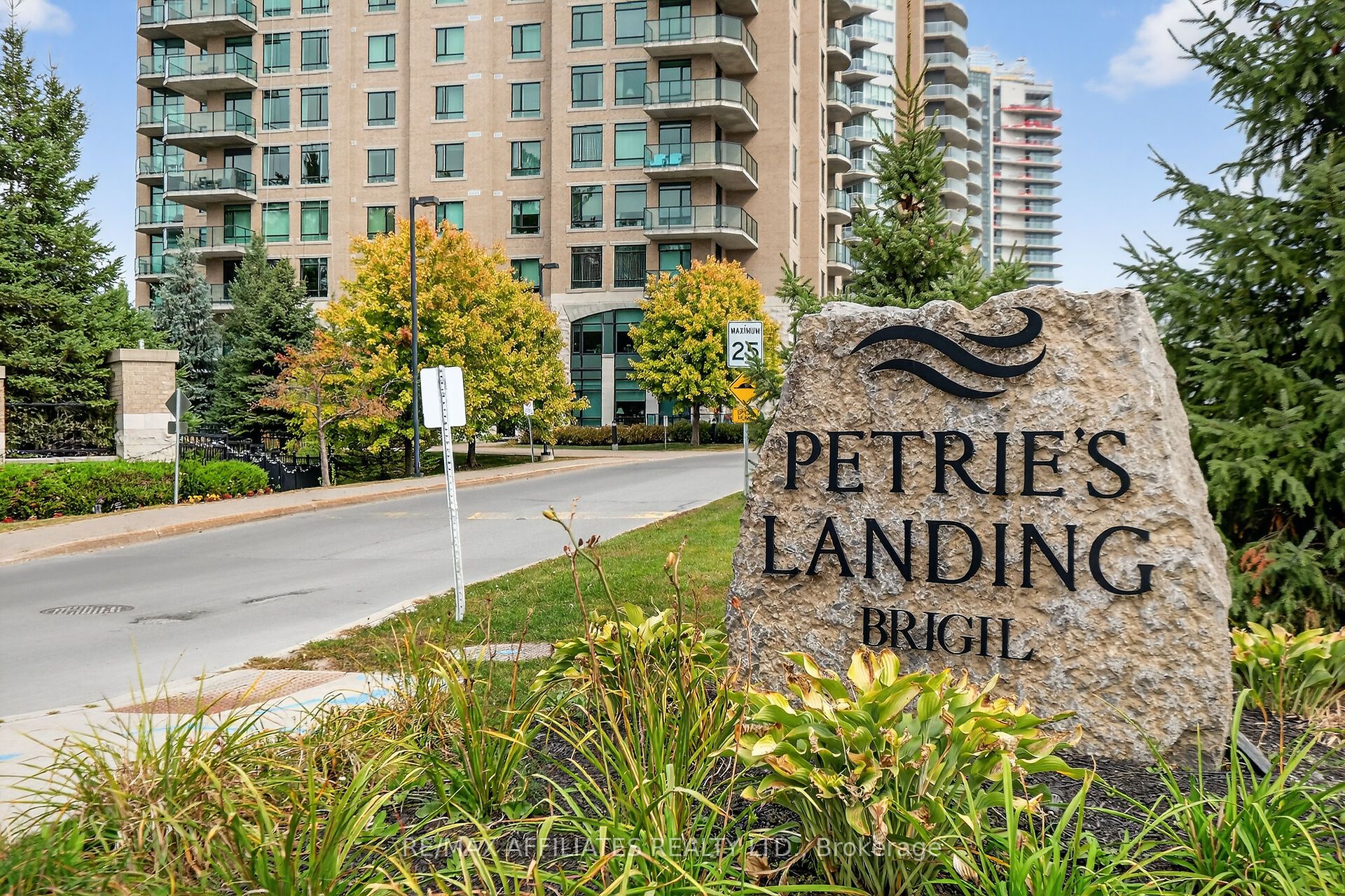 100 Inlet Private 905 Property Photo 2